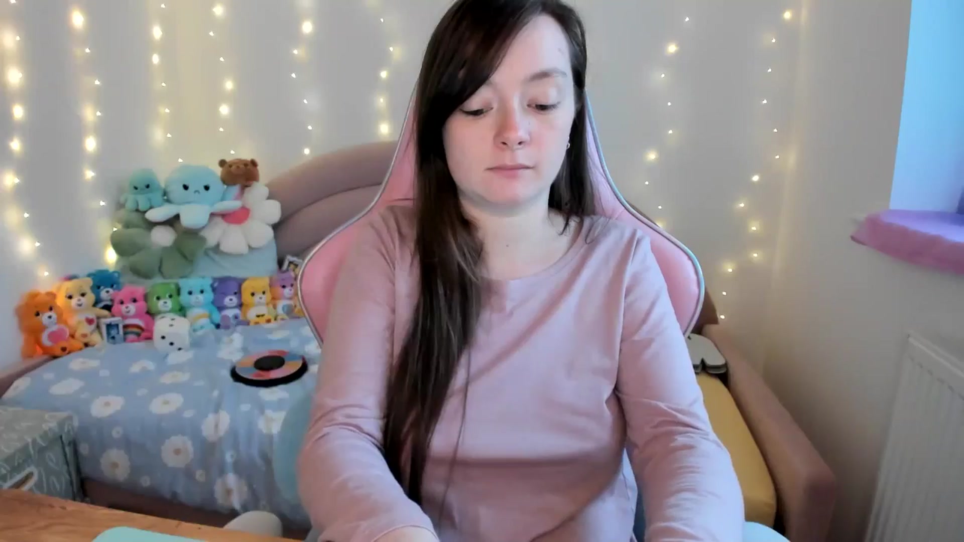 Gallery image thumbnail from JessieBear_'s myfreecams stream on, 10/21/2024, 17:00 image 20 of 20