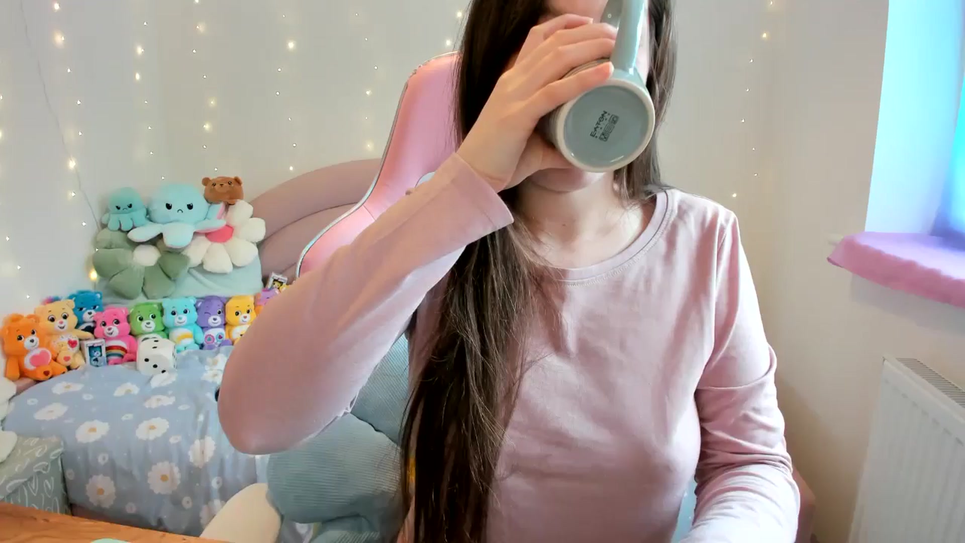 Gallery image thumbnail from JessieBear_'s myfreecams stream on, 10/21/2024, 17:00 image 2 of 20