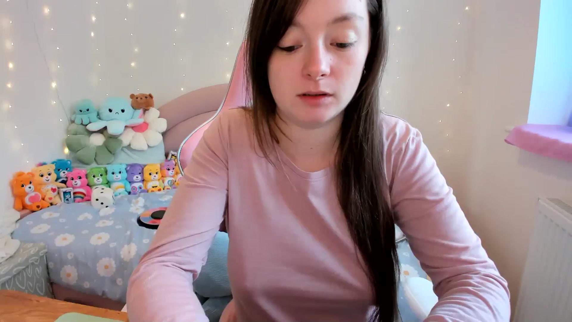 Gallery image thumbnail from JessieBear_'s myfreecams stream on, 10/21/2024, 17:00 image 8 of 20
