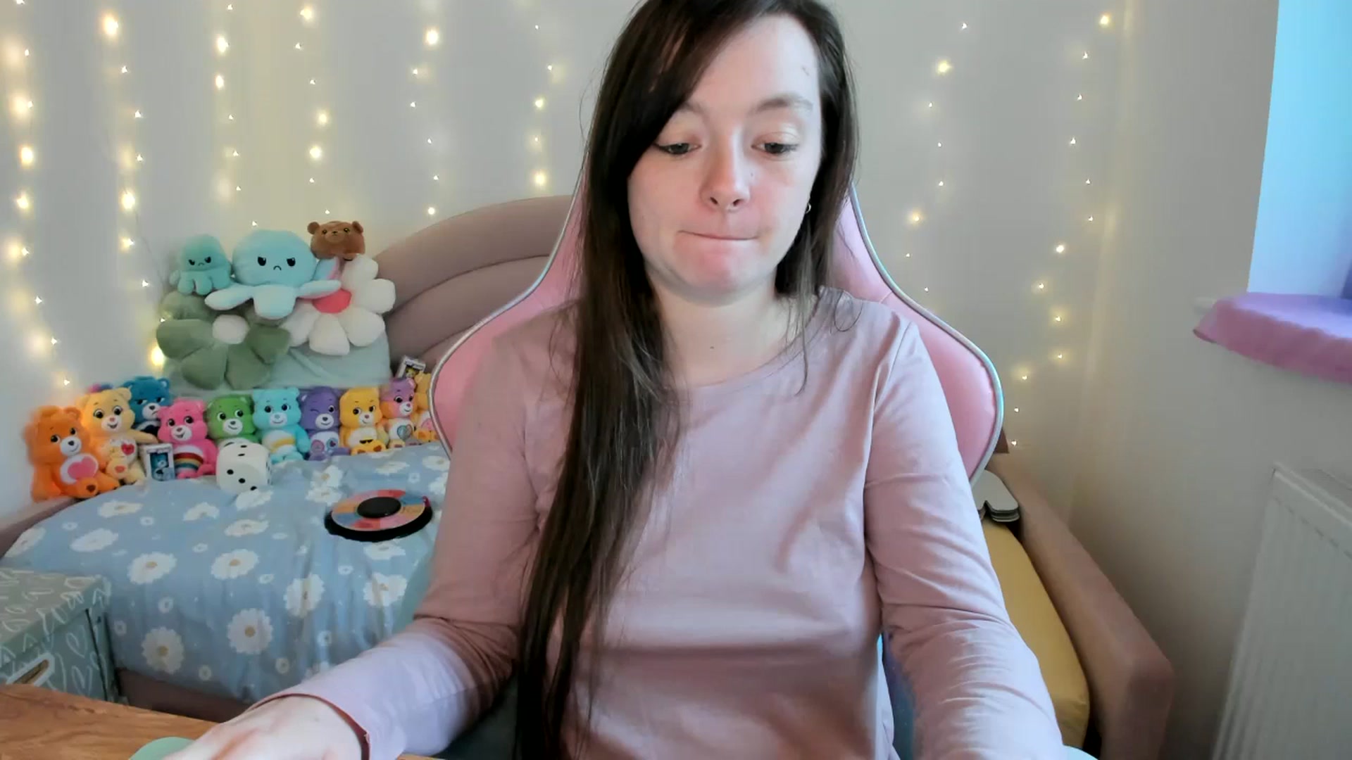 Gallery image thumbnail from JessieBear_'s myfreecams stream on, 10/21/2024, 17:00 image 18 of 20