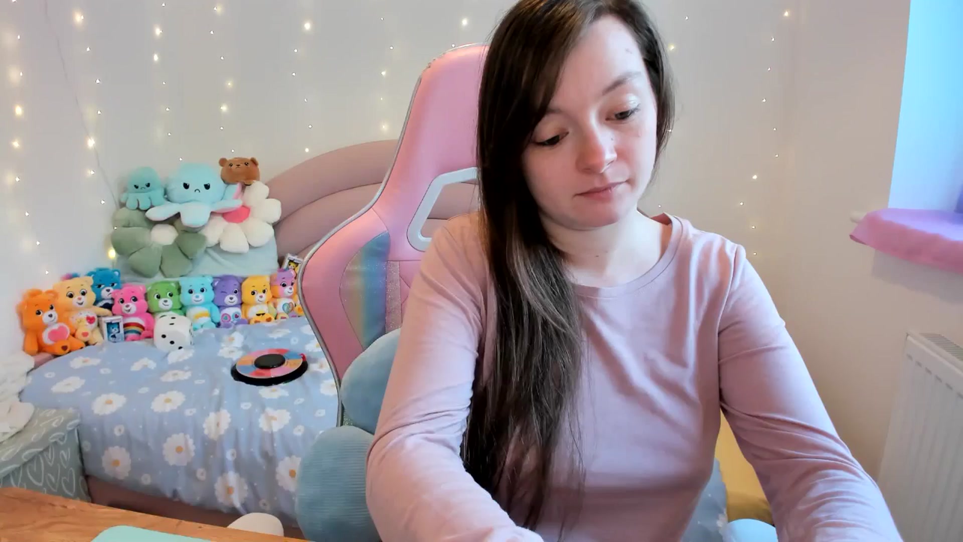 Gallery image thumbnail from JessieBear_'s myfreecams stream on, 10/21/2024, 17:00 image 13 of 20