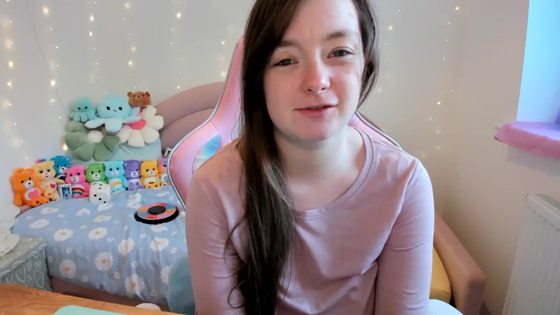 Gallery image thumbnail from JessieBear_'s myfreecams stream on, 10/21/2024, 17:00 image 12 of 20