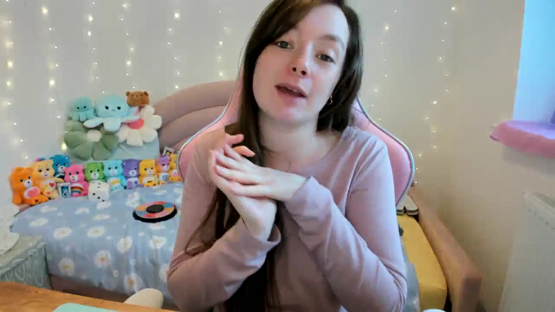Gallery image thumbnail from JessieBear_'s myfreecams stream on, 10/21/2024, 17:00 image 15 of 20