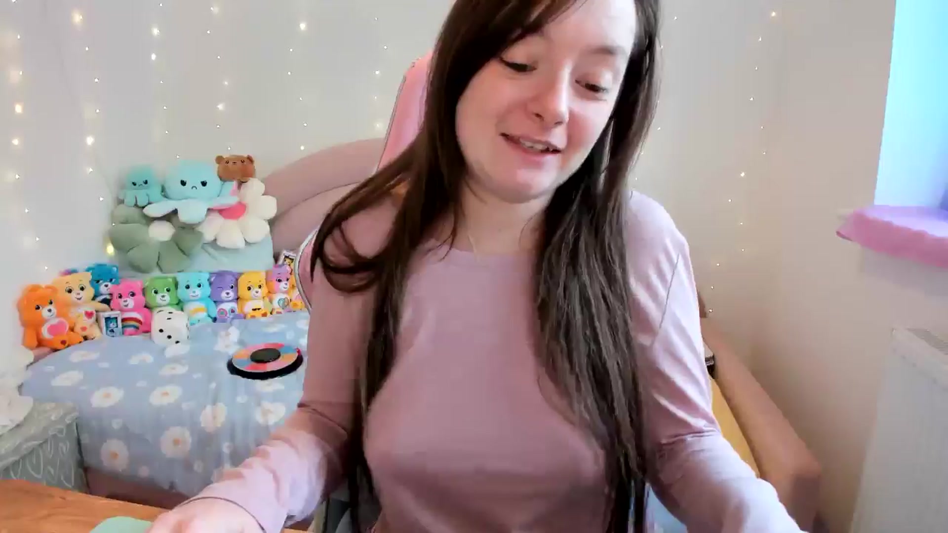 Gallery image thumbnail from JessieBear_'s myfreecams stream on, 10/21/2024, 17:00 image 9 of 20