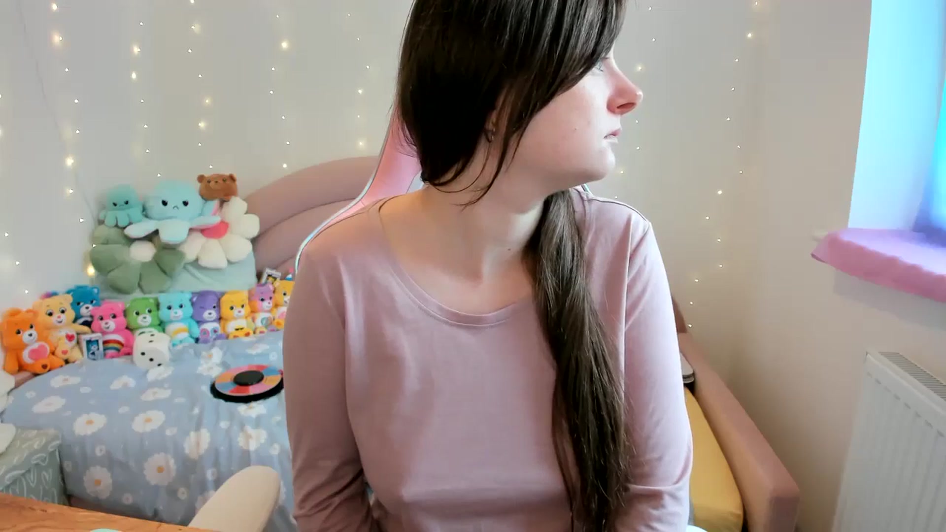 Gallery image thumbnail from JessieBear_'s myfreecams stream on, 10/21/2024, 17:00 image 4 of 20