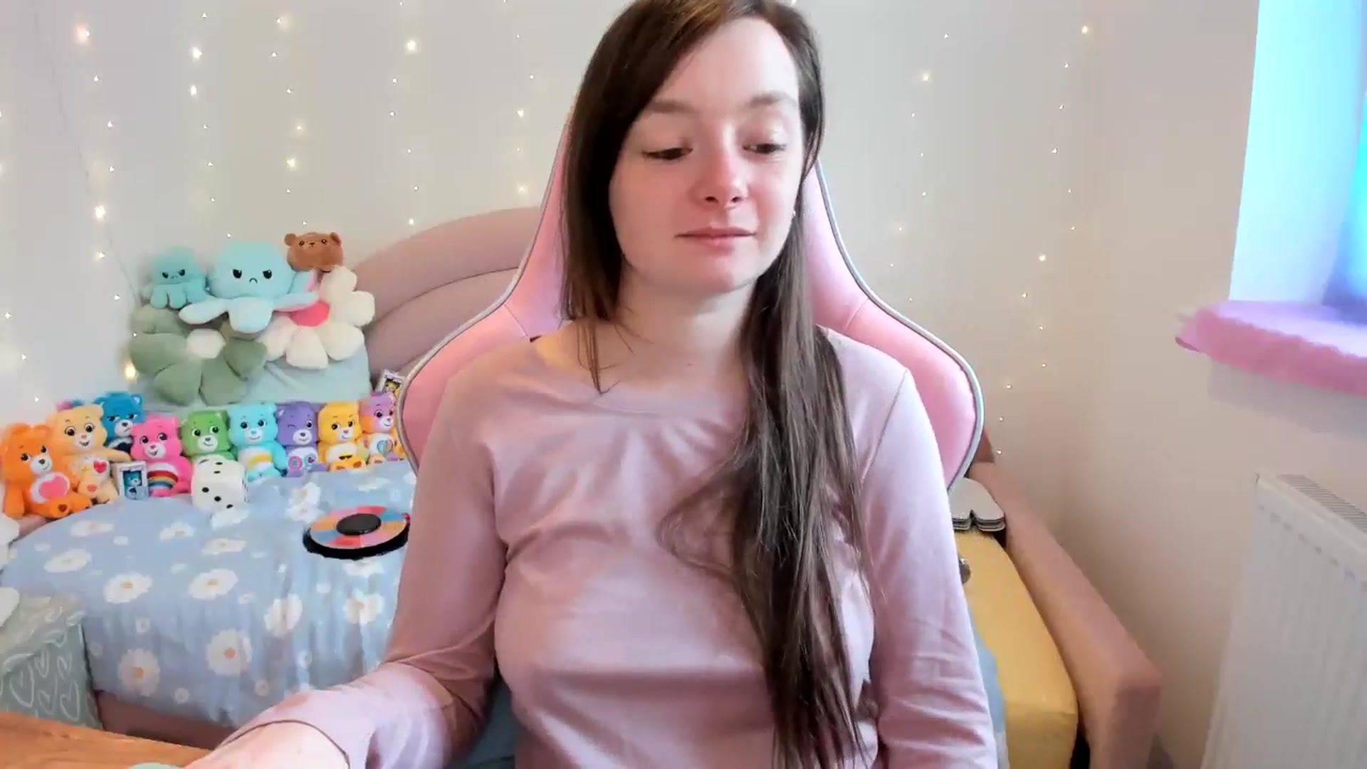 Gallery image thumbnail from JessieBear_'s myfreecams stream on, 10/21/2024, 17:00 image 5 of 20