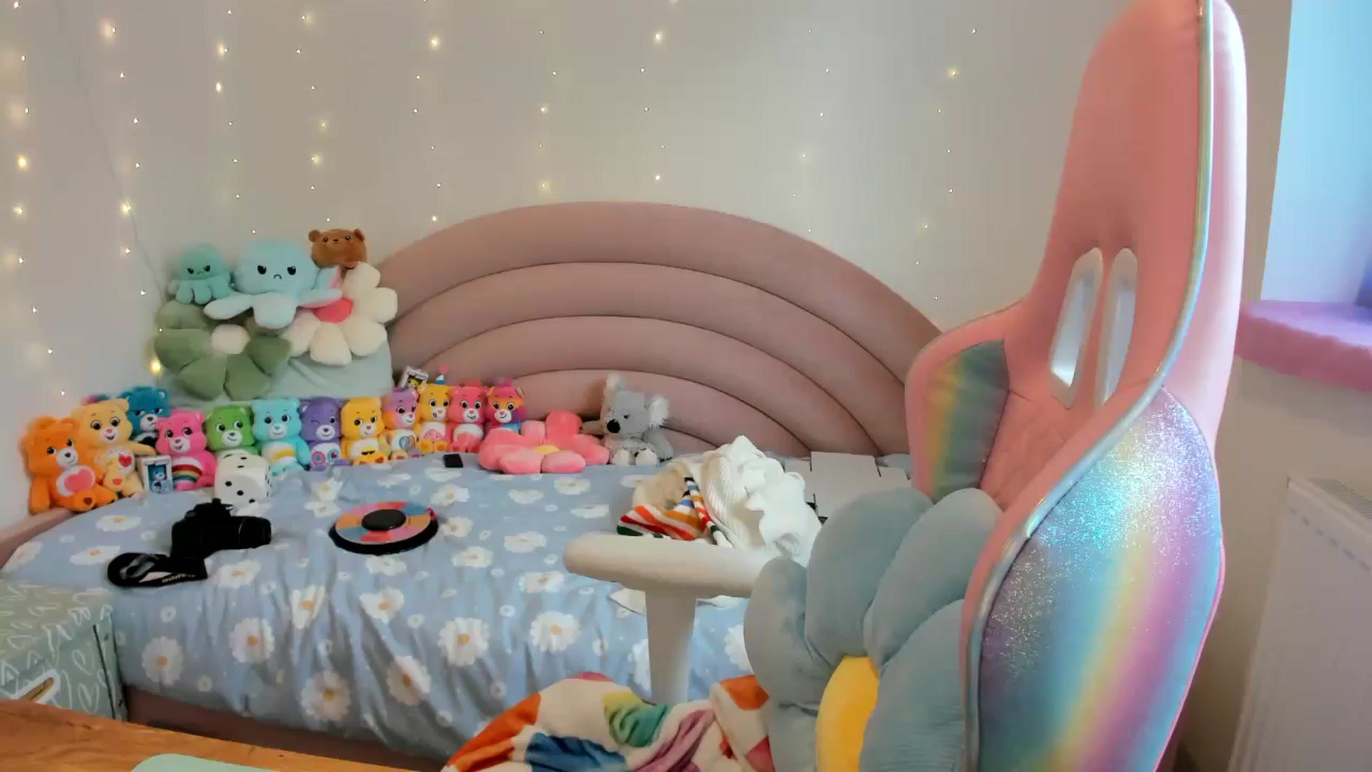 Gallery image thumbnail from JessieBear_'s myfreecams stream on, 10/22/2024, 17:22 image 2 of 20