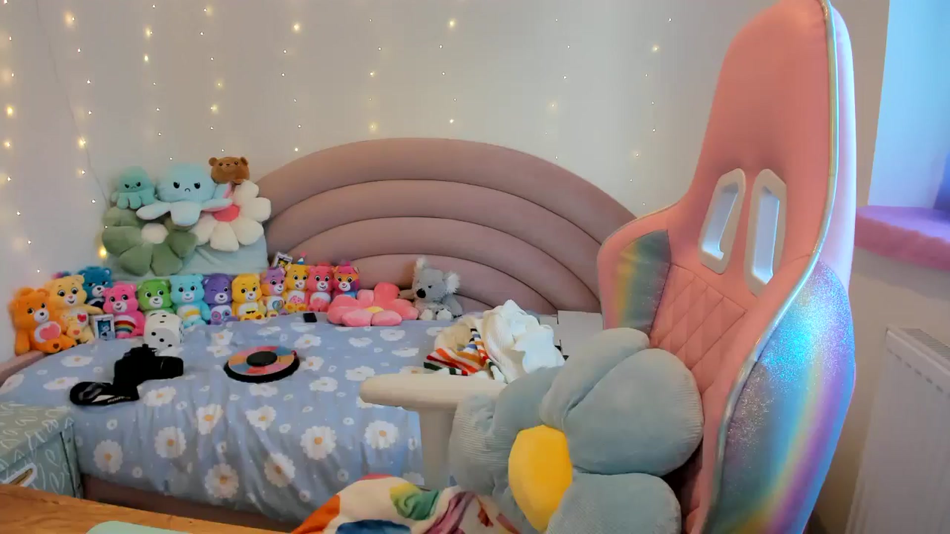 Gallery image thumbnail from JessieBear_'s myfreecams stream on, 10/22/2024, 17:22 image 7 of 20