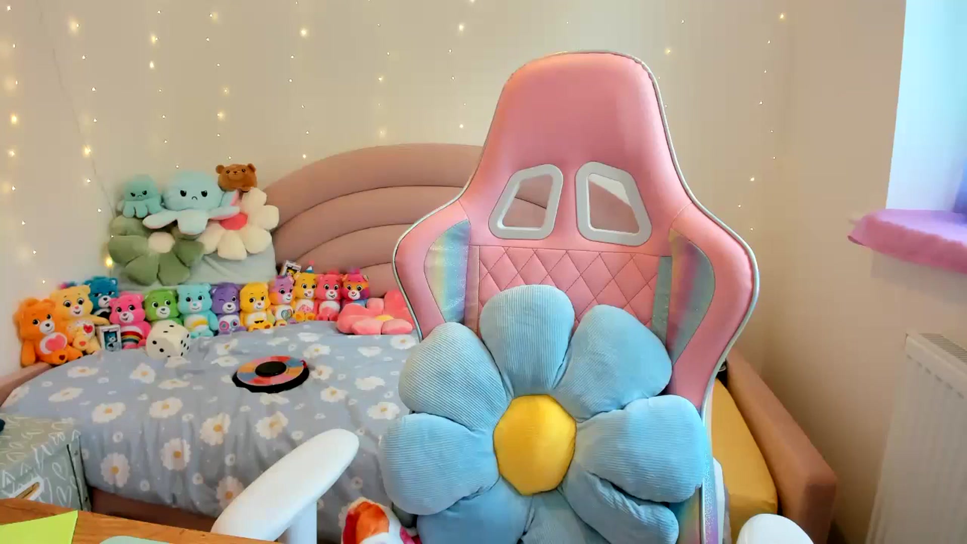 Gallery image thumbnail from JessieBear_'s myfreecams stream on, 10/23/2024, 16:21 image 8 of 20