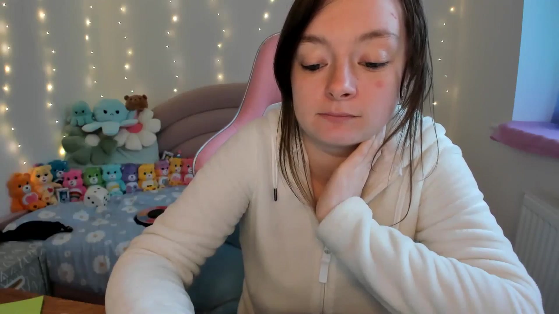 Gallery image thumbnail from JessieBear_'s myfreecams stream on, 10/23/2024, 16:21 image 17 of 20