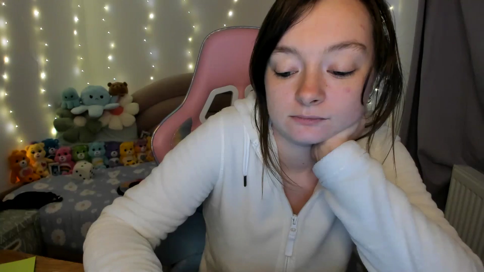 Gallery image thumbnail from JessieBear_'s myfreecams stream on, 10/23/2024, 16:21 image 18 of 20
