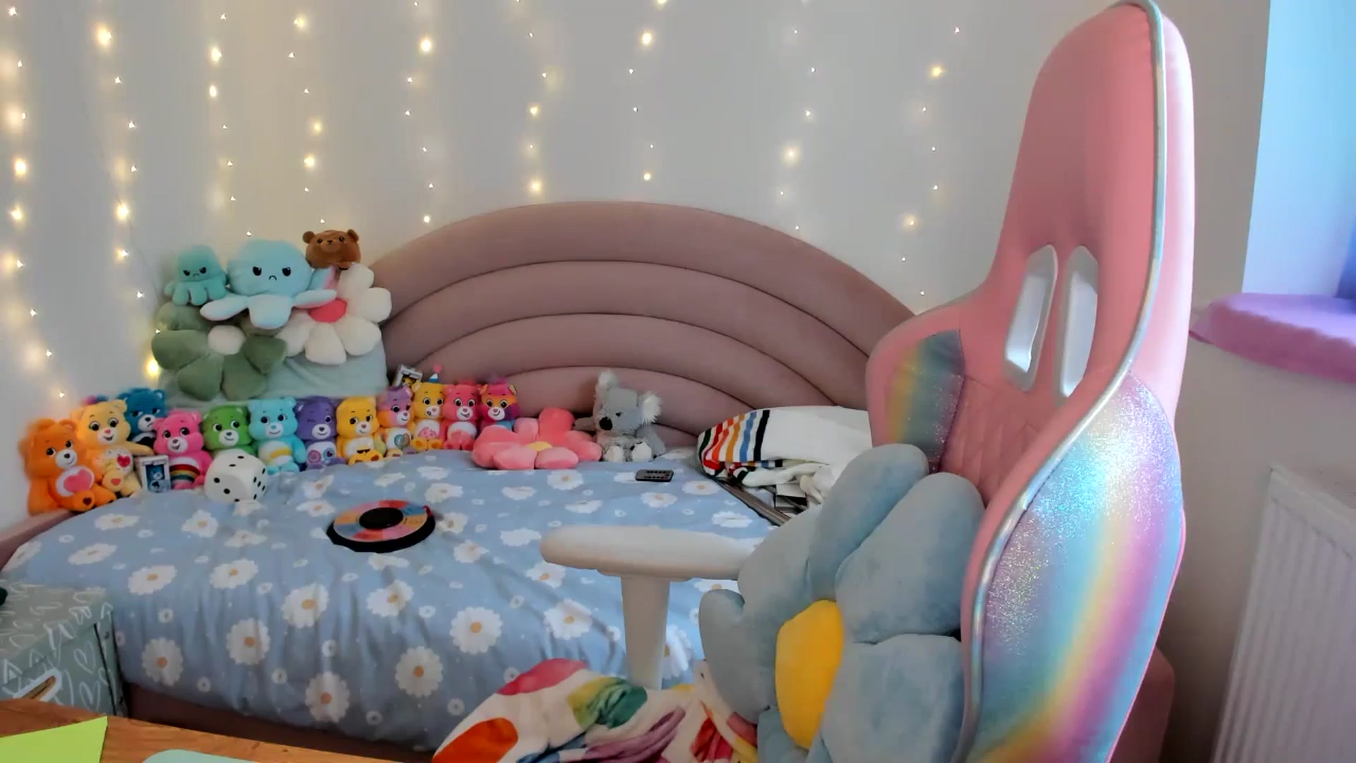 Gallery image thumbnail from JessieBear_'s myfreecams stream on, 10/23/2024, 16:21 image 15 of 20