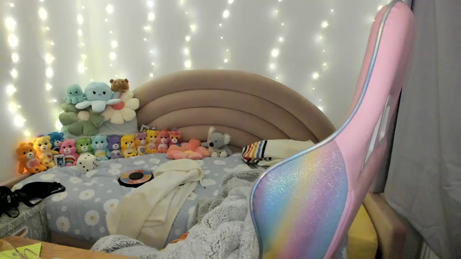 Gallery image thumbnail from JessieBear_'s myfreecams stream on, 10/24/2024, 17:18 image 14 of 20