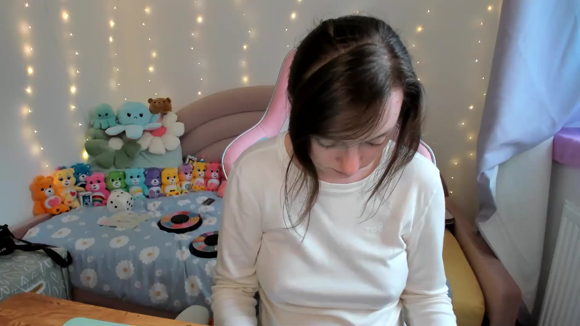 Gallery image thumbnail from JessieBear_'s myfreecams stream on, 10/28/2024, 16:10 image 4 of 20