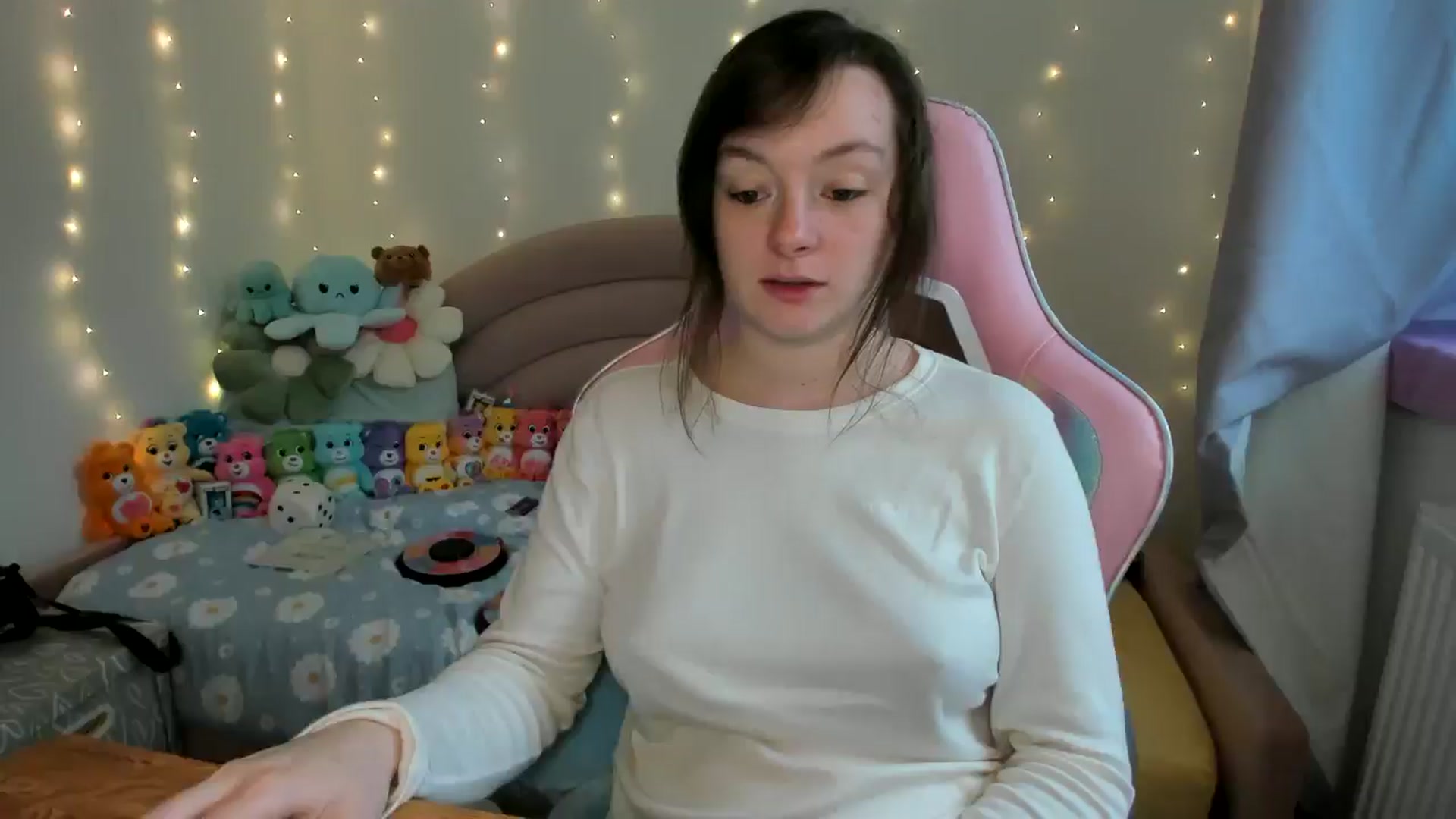 Gallery image thumbnail from JessieBear_'s myfreecams stream on, 10/28/2024, 16:10 image 6 of 20