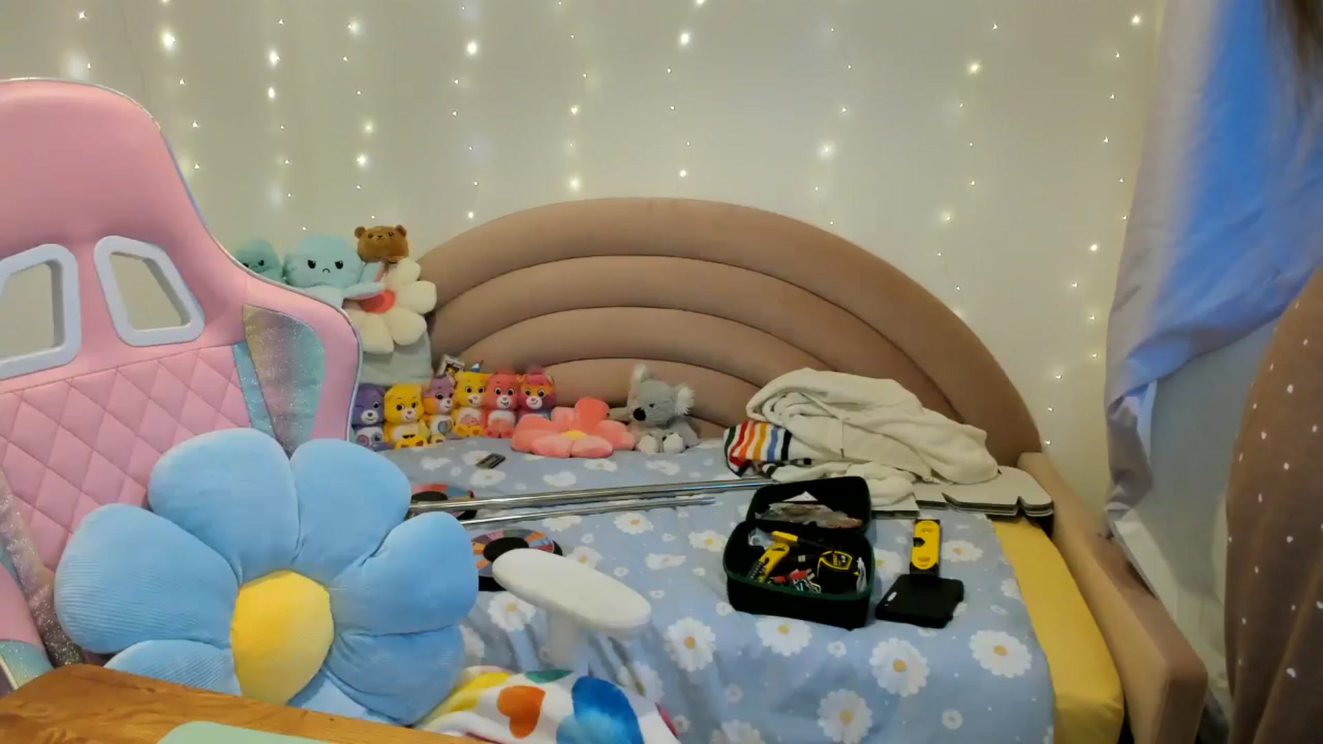 Gallery image thumbnail from JessieBear_'s myfreecams stream on, 10/28/2024, 16:41 image 2 of 20