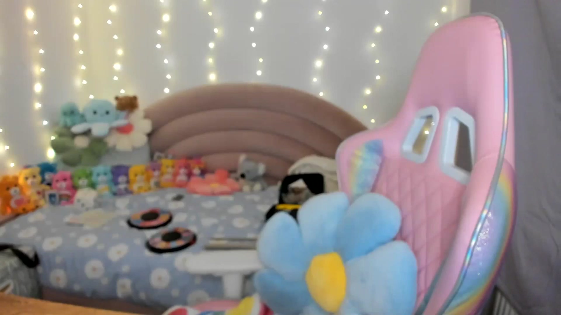 Gallery image thumbnail from JessieBear_'s myfreecams stream on, 10/28/2024, 18:14 image 17 of 20