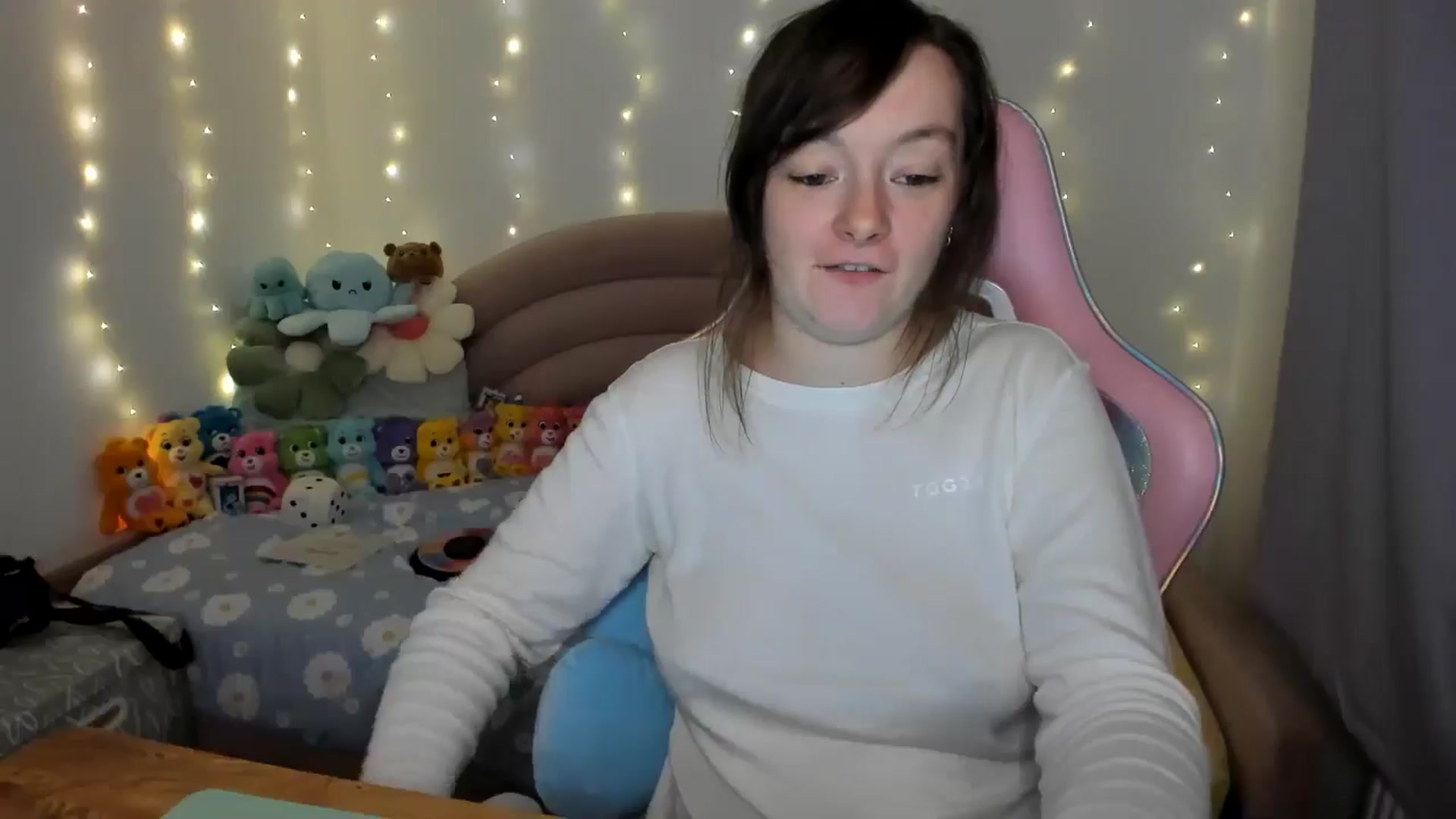 Gallery image thumbnail from JessieBear_'s myfreecams stream on, 10/28/2024, 18:14 image 15 of 20