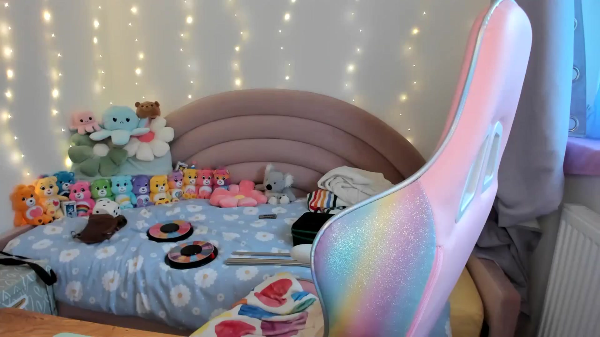Gallery image thumbnail from JessieBear_'s myfreecams stream on, 10/29/2024, 16:55 image 11 of 20
