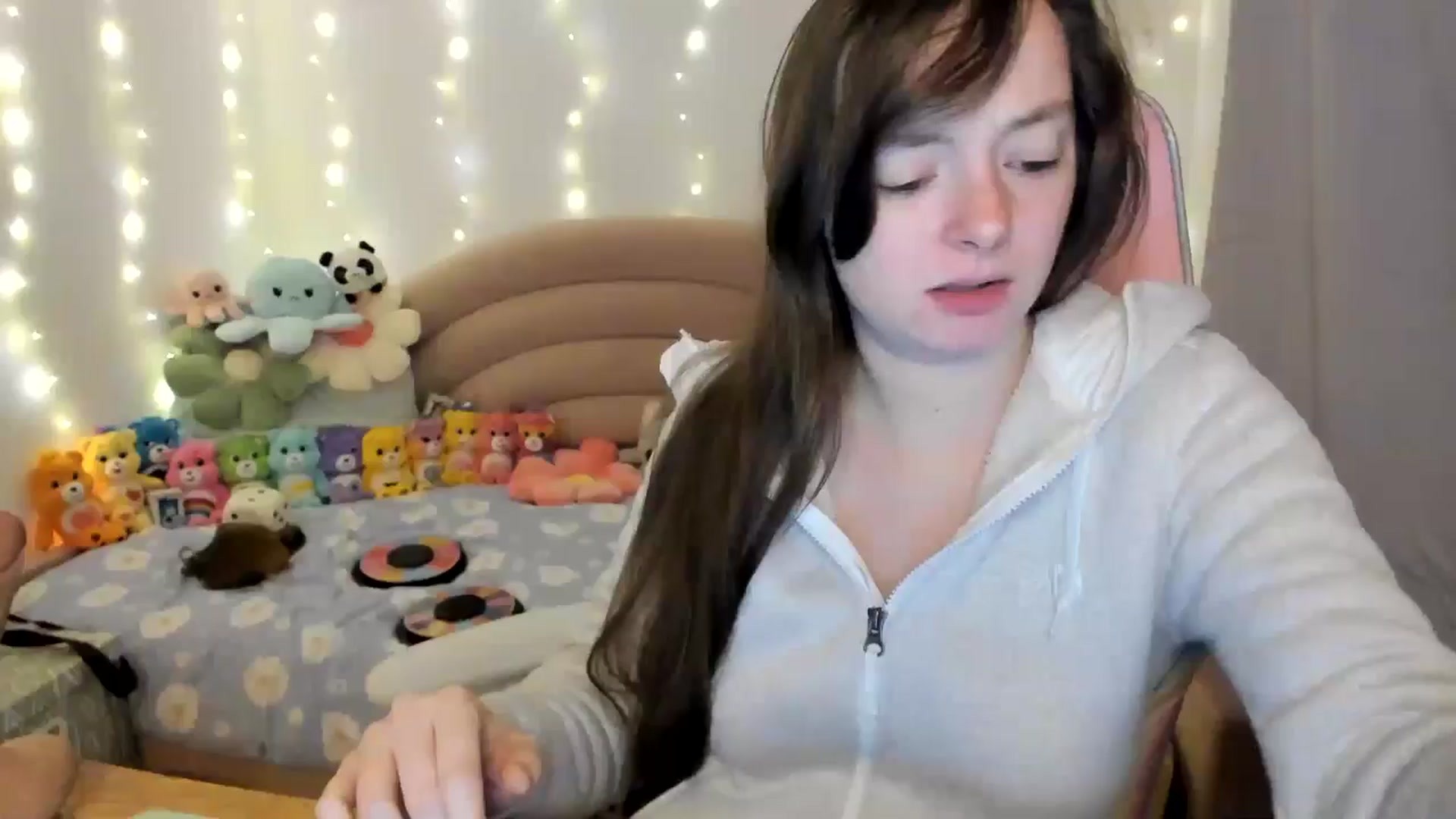 Gallery image thumbnail from JessieBear_'s myfreecams stream on, 10/29/2024, 18:03 image 13 of 20