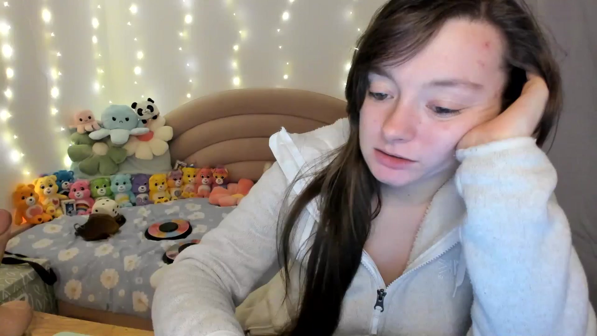 Gallery image thumbnail from JessieBear_'s myfreecams stream on, 10/29/2024, 18:03 image 14 of 20