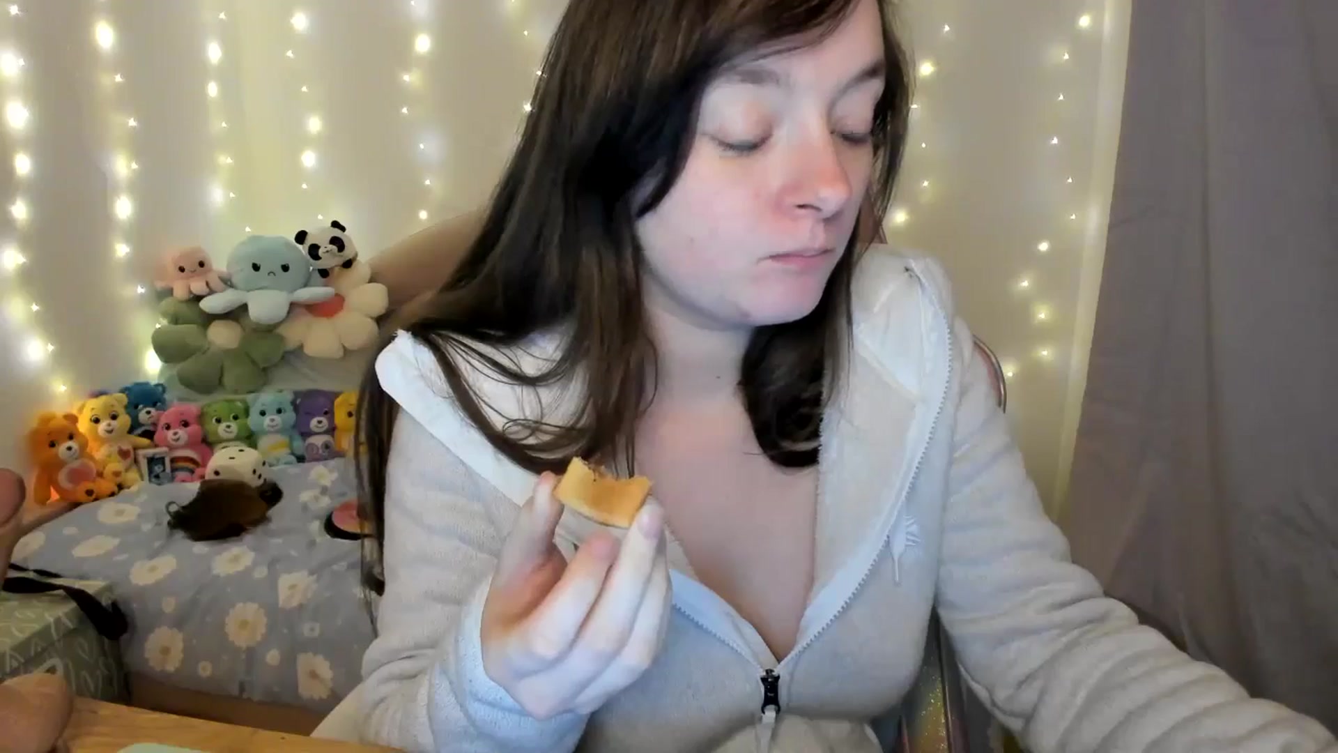 Gallery image thumbnail from JessieBear_'s myfreecams stream on, 10/29/2024, 18:03 image 12 of 20