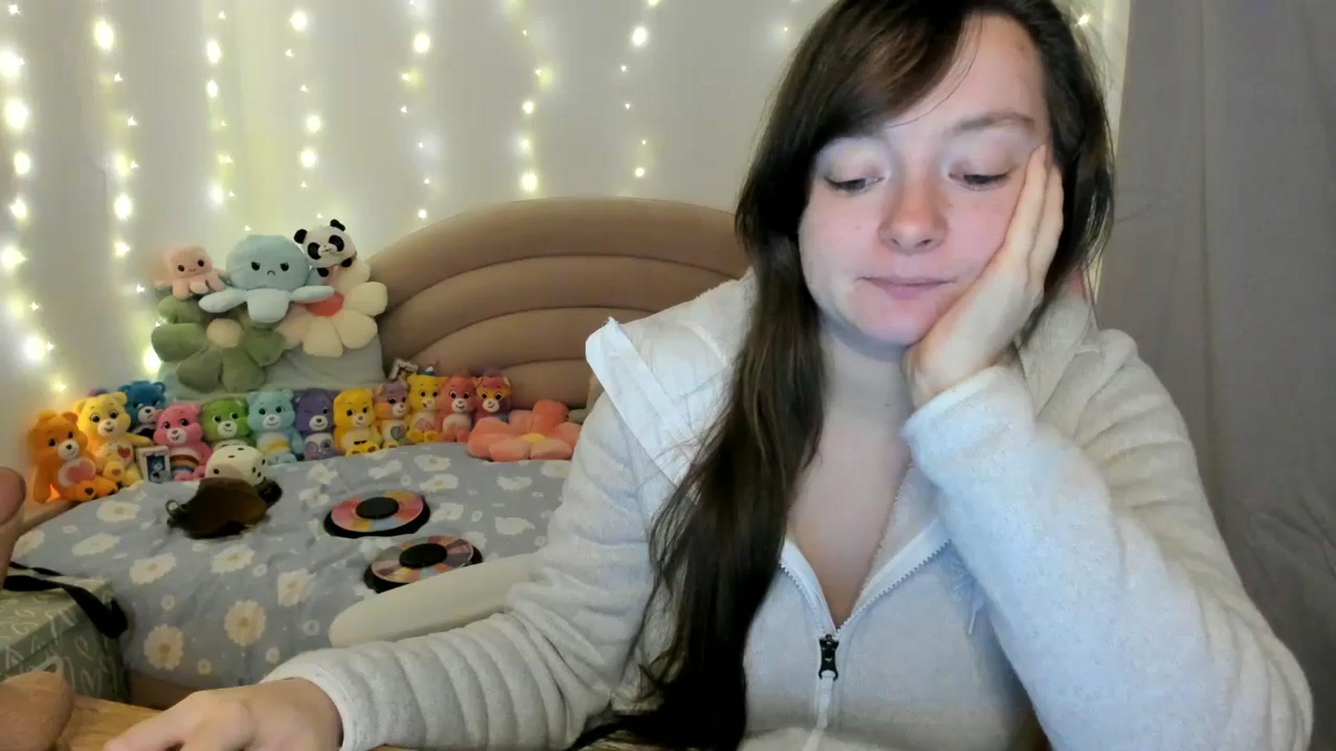 Gallery image thumbnail from JessieBear_'s myfreecams stream on, 10/29/2024, 18:03 image 16 of 20