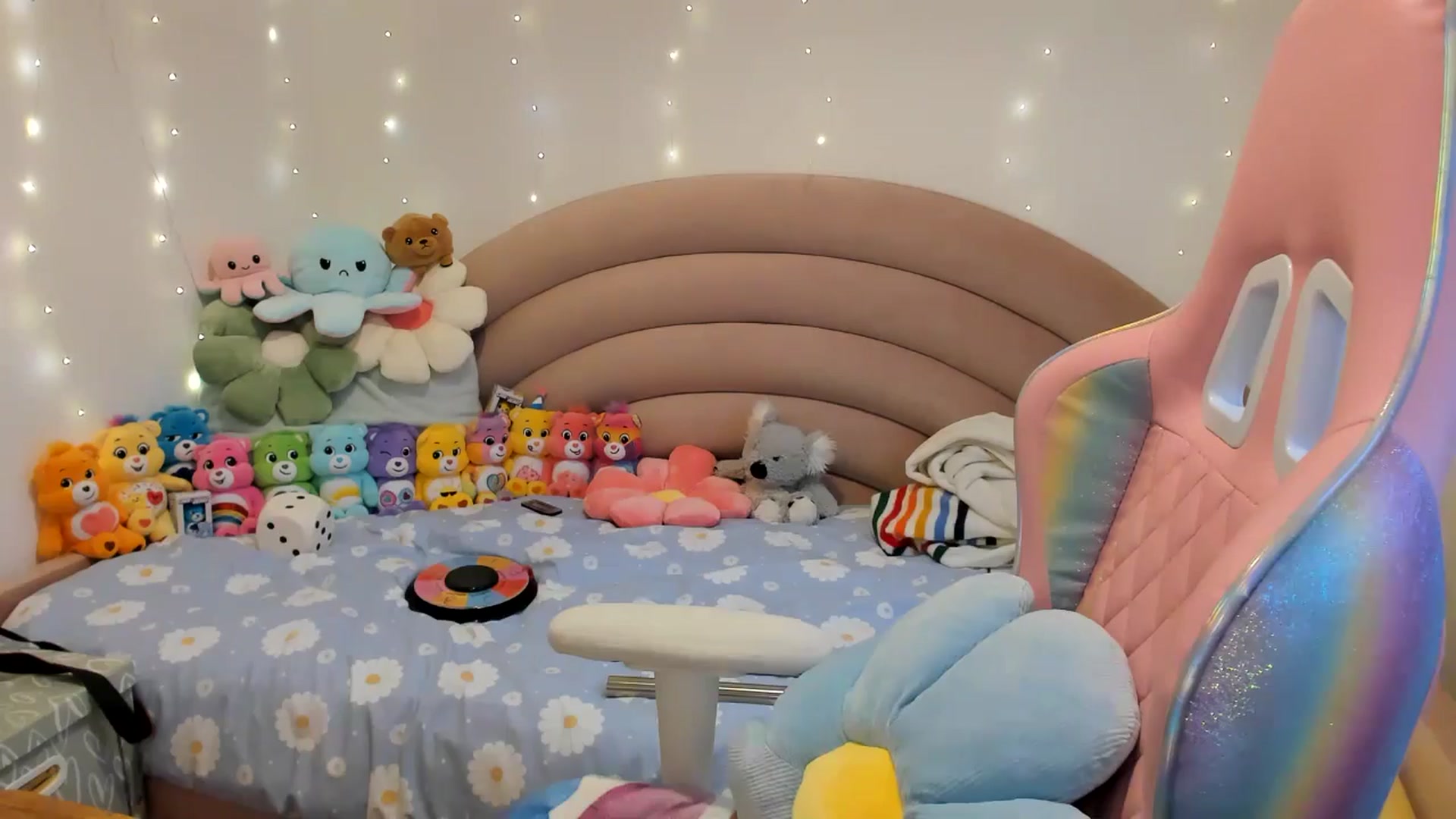 Gallery image thumbnail from JessieBear_'s myfreecams stream on, 10/31/2024, 15:52 image 20 of 20