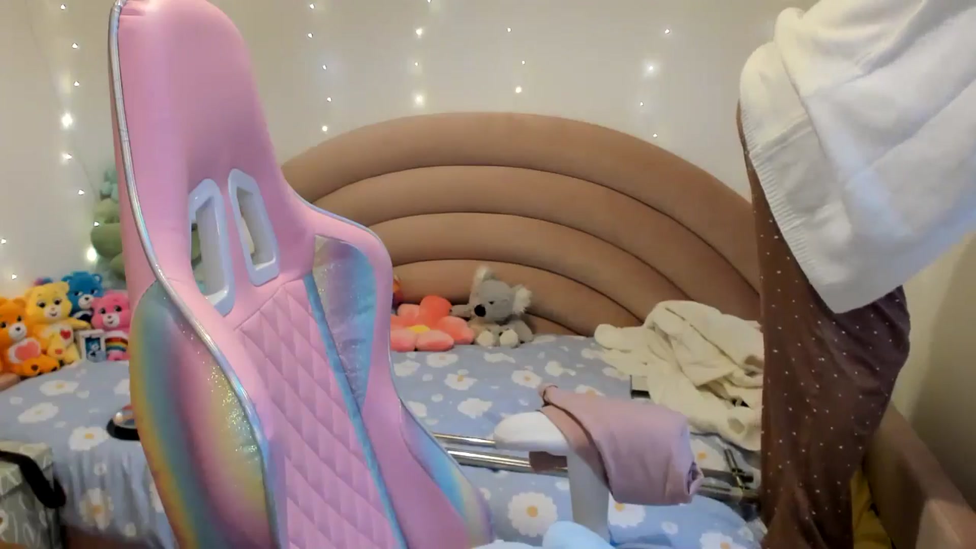Gallery image thumbnail from JessieBear_'s myfreecams stream on, 11/01/2024, 18:08 image 11 of 20