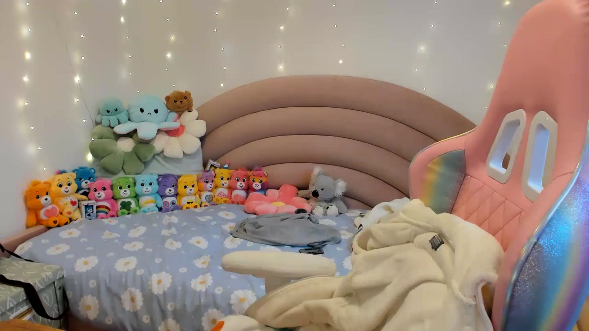 Gallery image thumbnail from JessieBear_'s myfreecams stream on, 11/04/2024, 15:15 image 19 of 20