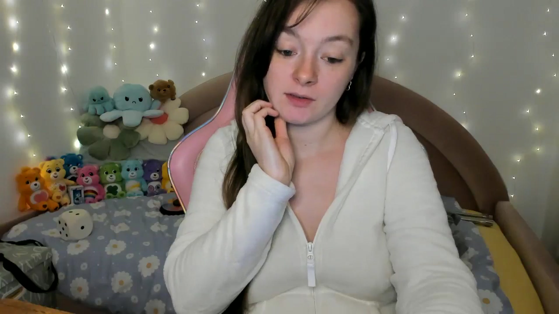 Gallery image thumbnail from JessieBear_'s myfreecams stream on, 11/04/2024, 18:18 image 16 of 20