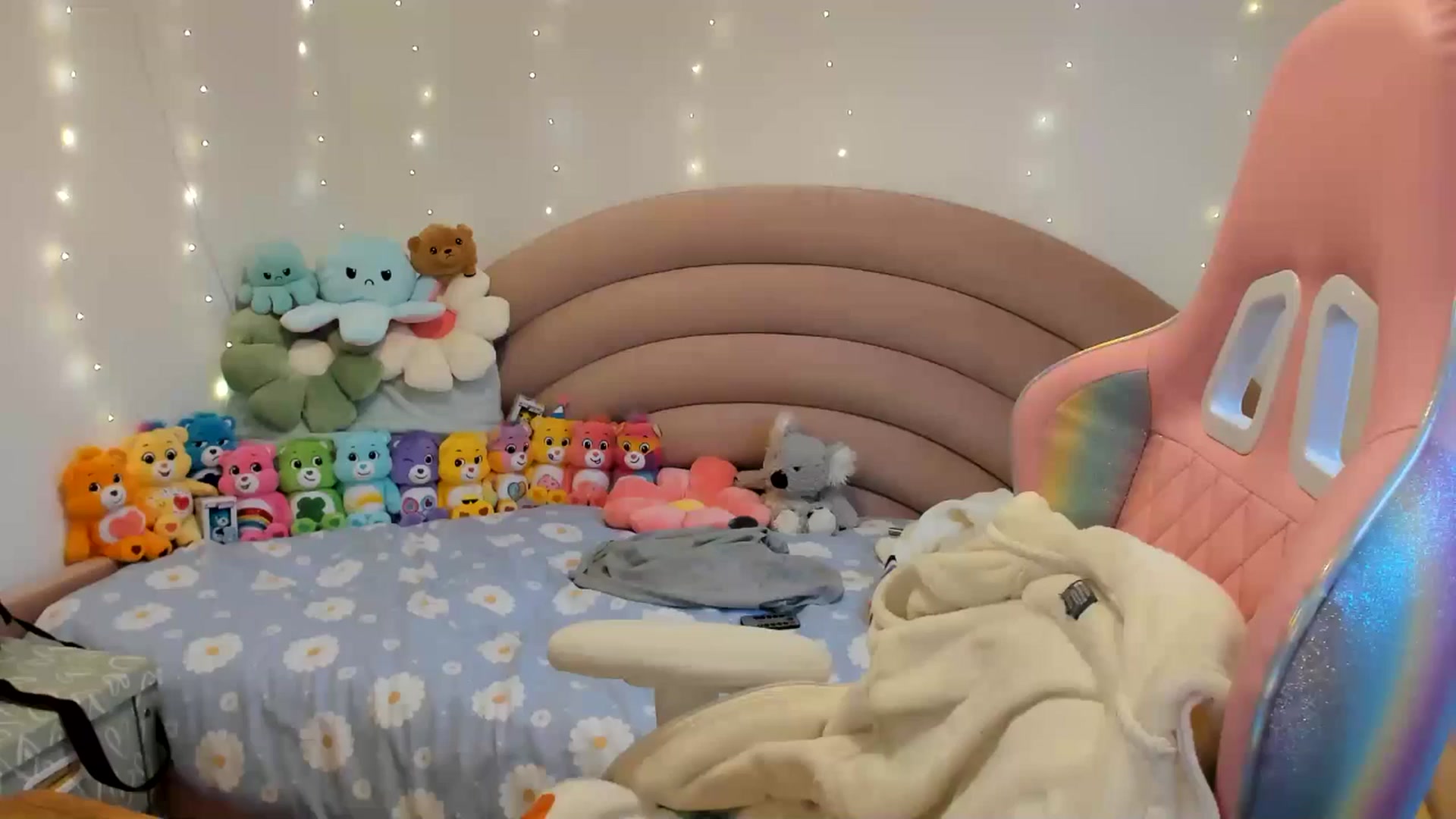 Gallery image thumbnail from JessieBear_'s myfreecams stream on, 11/04/2024, 18:18 image 1 of 20