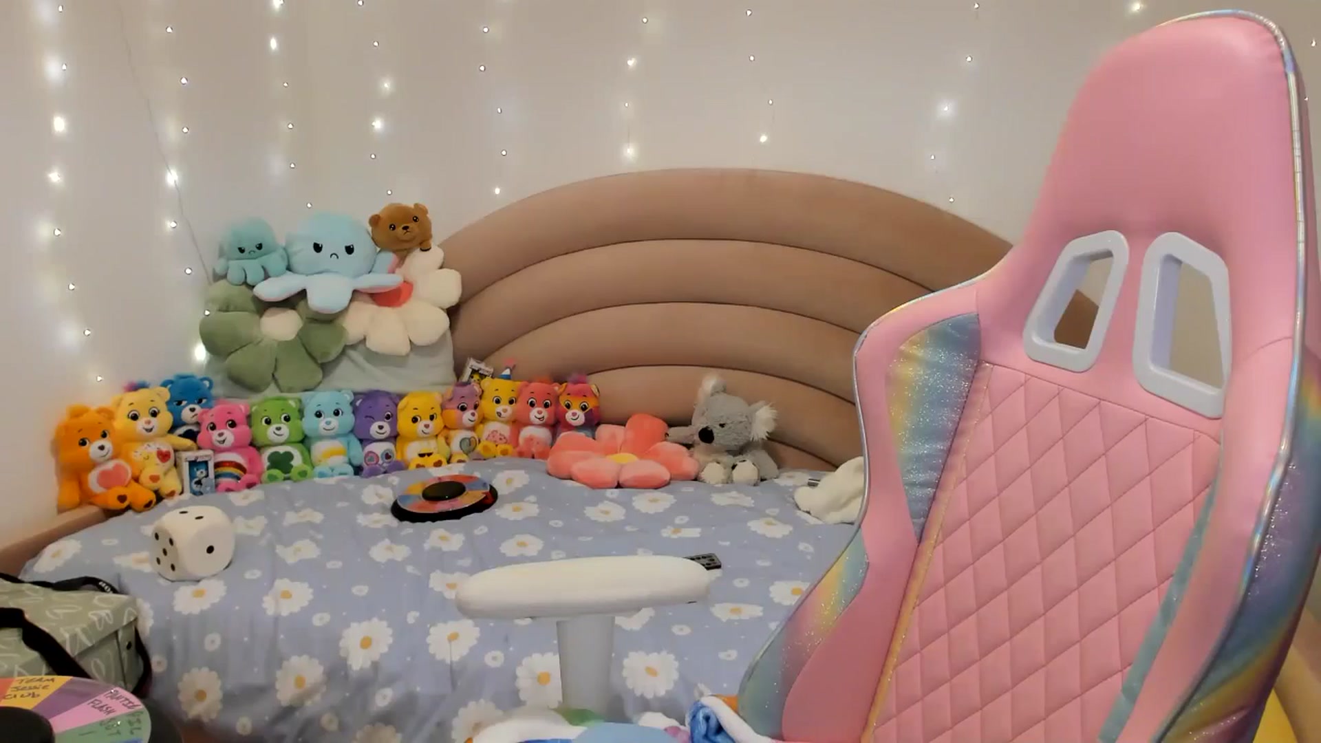 Gallery image thumbnail from JessieBear_'s myfreecams stream on, 11/04/2024, 18:18 image 8 of 20