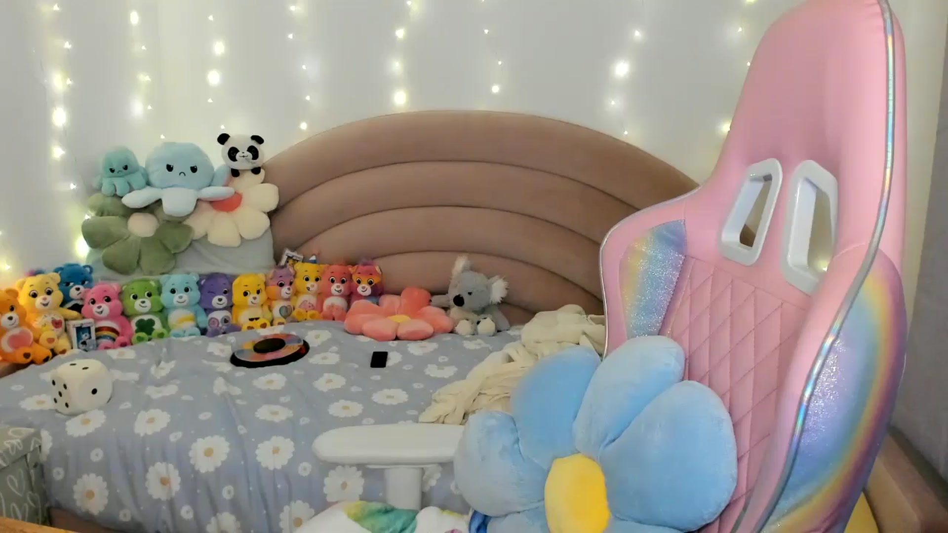 Gallery image thumbnail from JessieBear_'s myfreecams stream on, 11/05/2024, 18:11 image 15 of 20