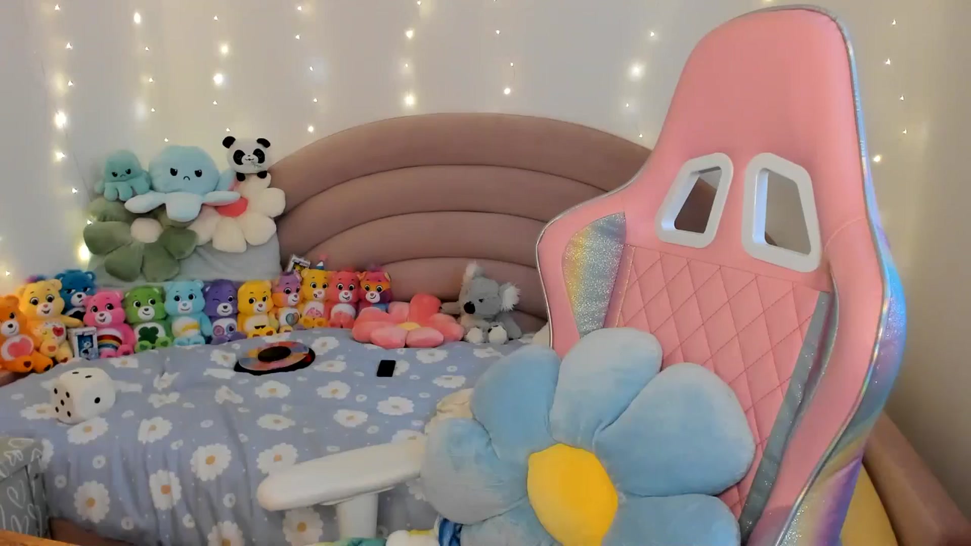 Gallery image thumbnail from JessieBear_'s myfreecams stream on, 11/05/2024, 18:11 image 7 of 20