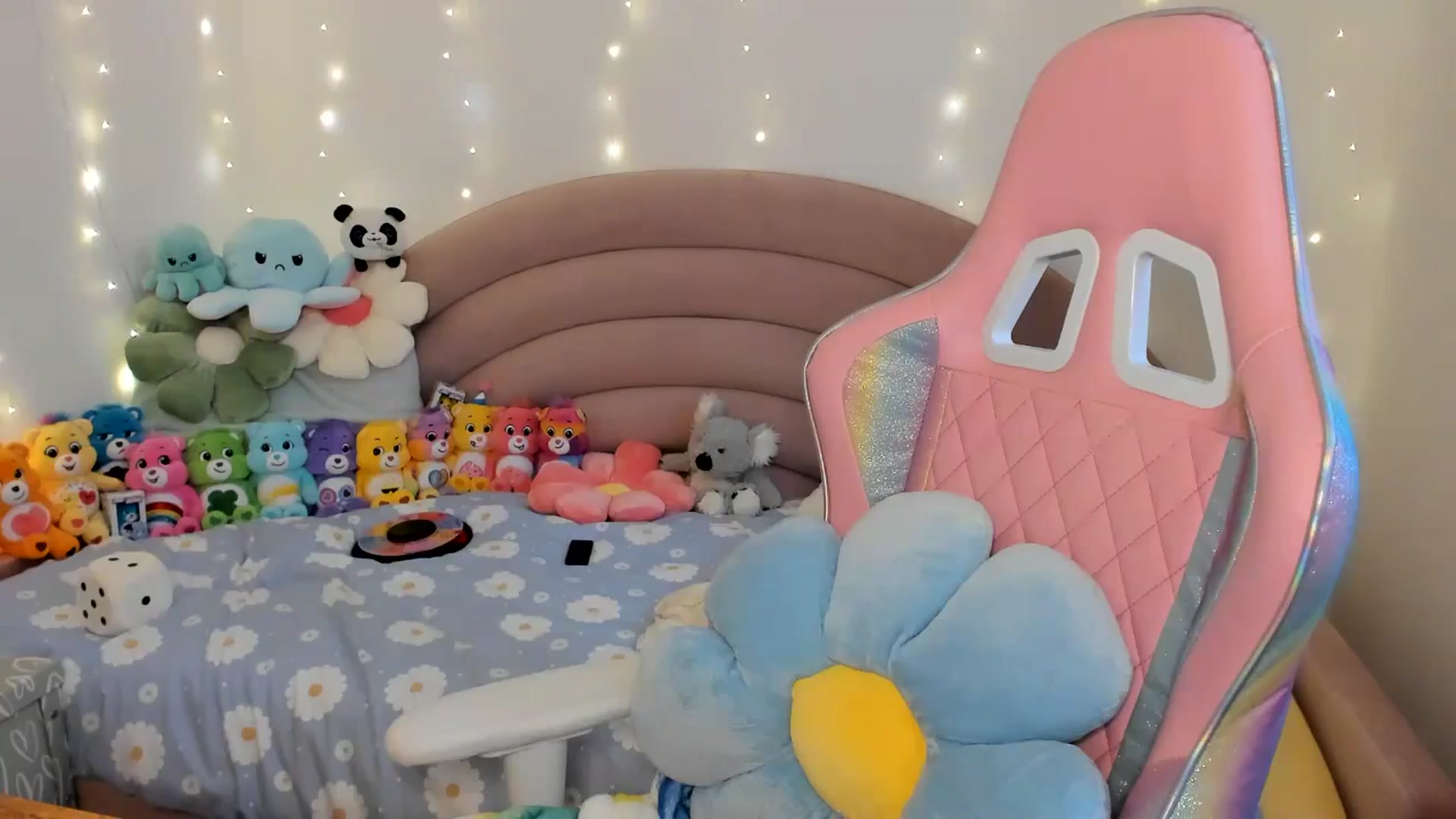 Gallery image thumbnail from JessieBear_'s myfreecams stream on, 11/05/2024, 18:11 image 8 of 20