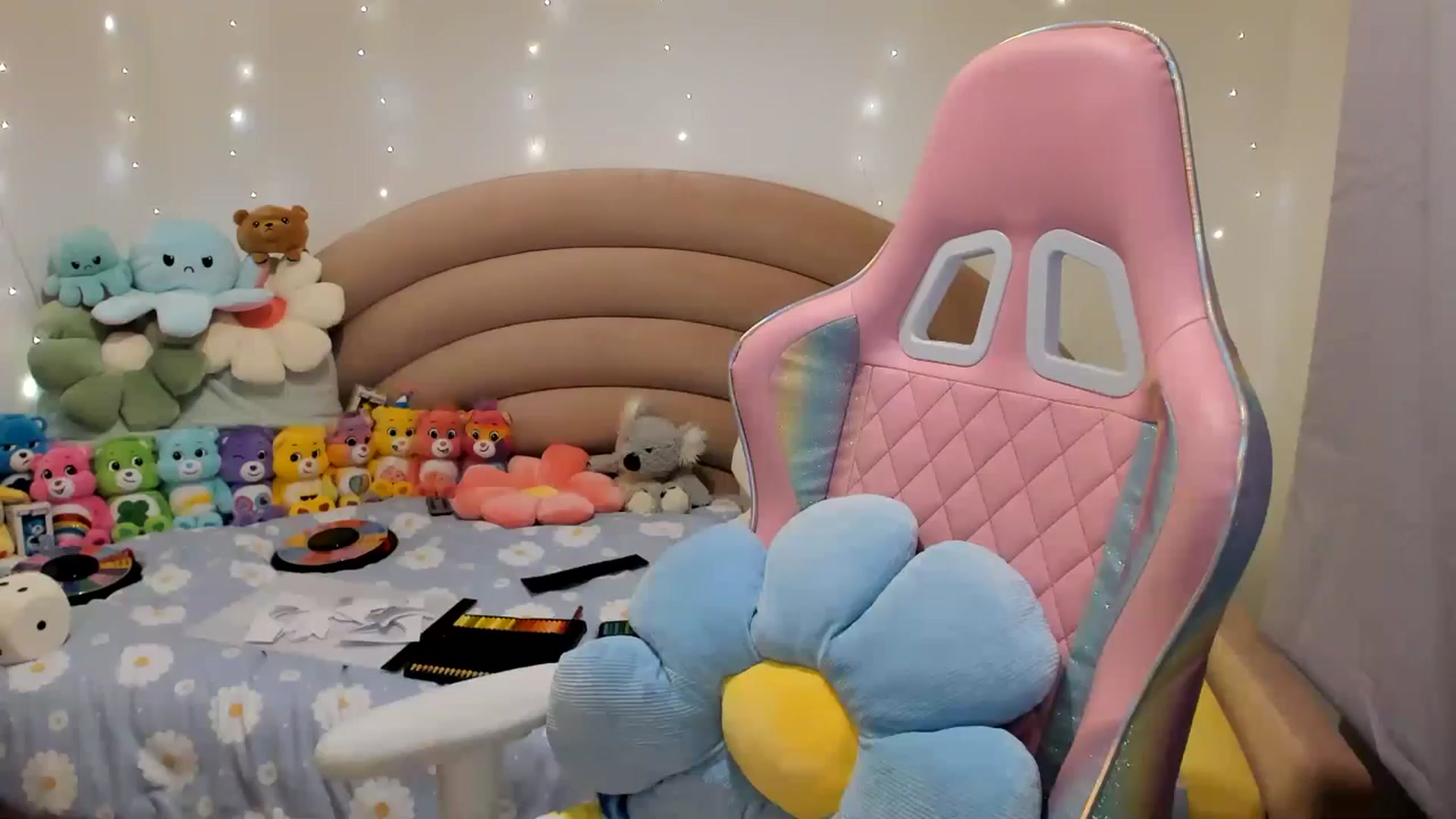 Gallery image thumbnail from JessieBear_'s myfreecams stream on, 11/07/2024, 18:18 image 13 of 20
