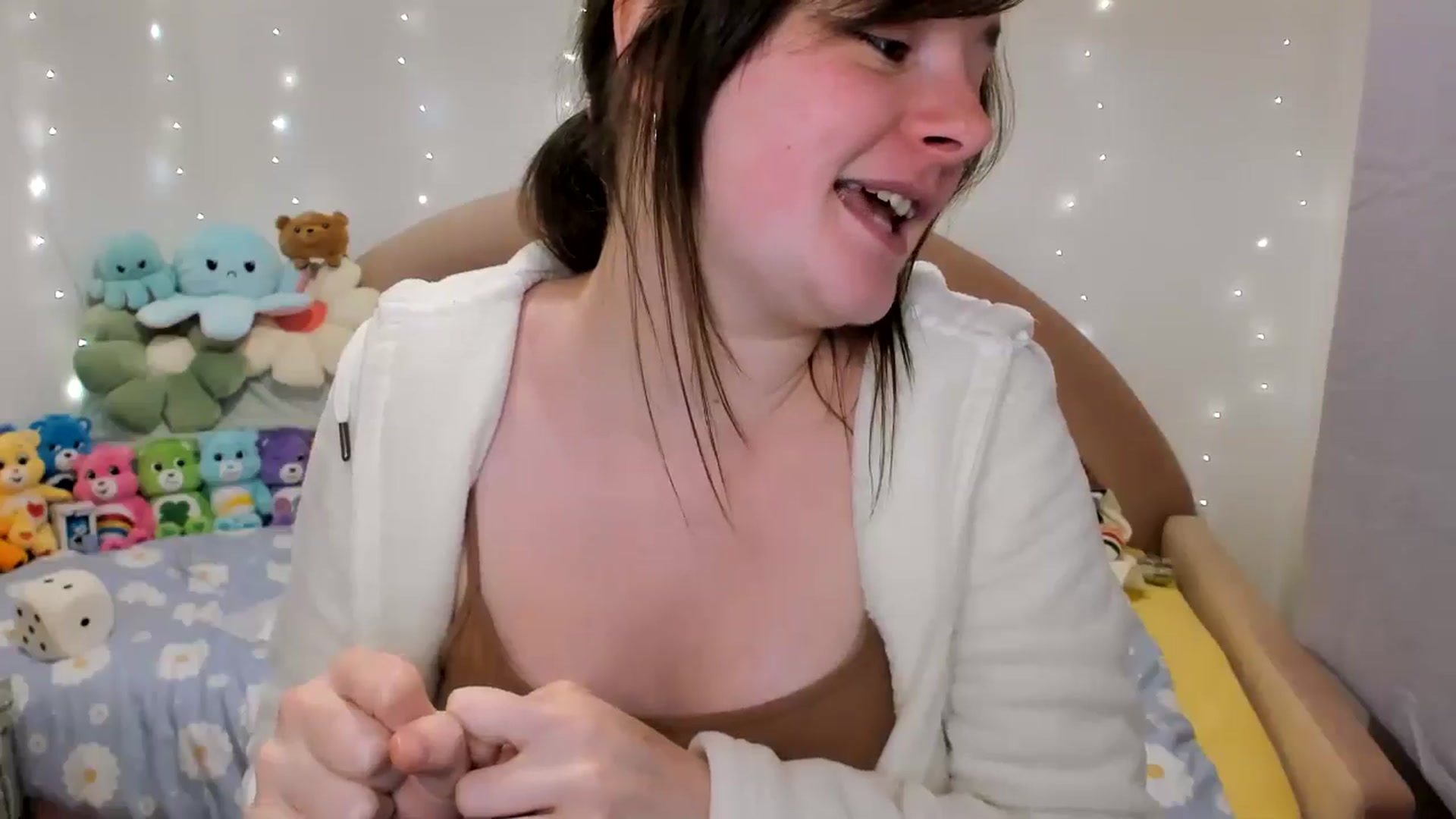 Gallery image thumbnail from JessieBear_'s myfreecams stream on, 11/08/2024, 16:38 image 17 of 20