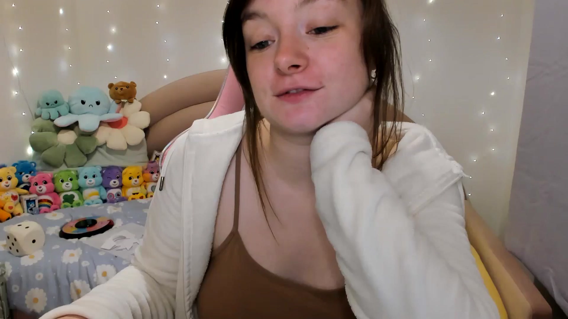 Gallery image thumbnail from JessieBear_'s myfreecams stream on, 11/08/2024, 17:59 image 2 of 20