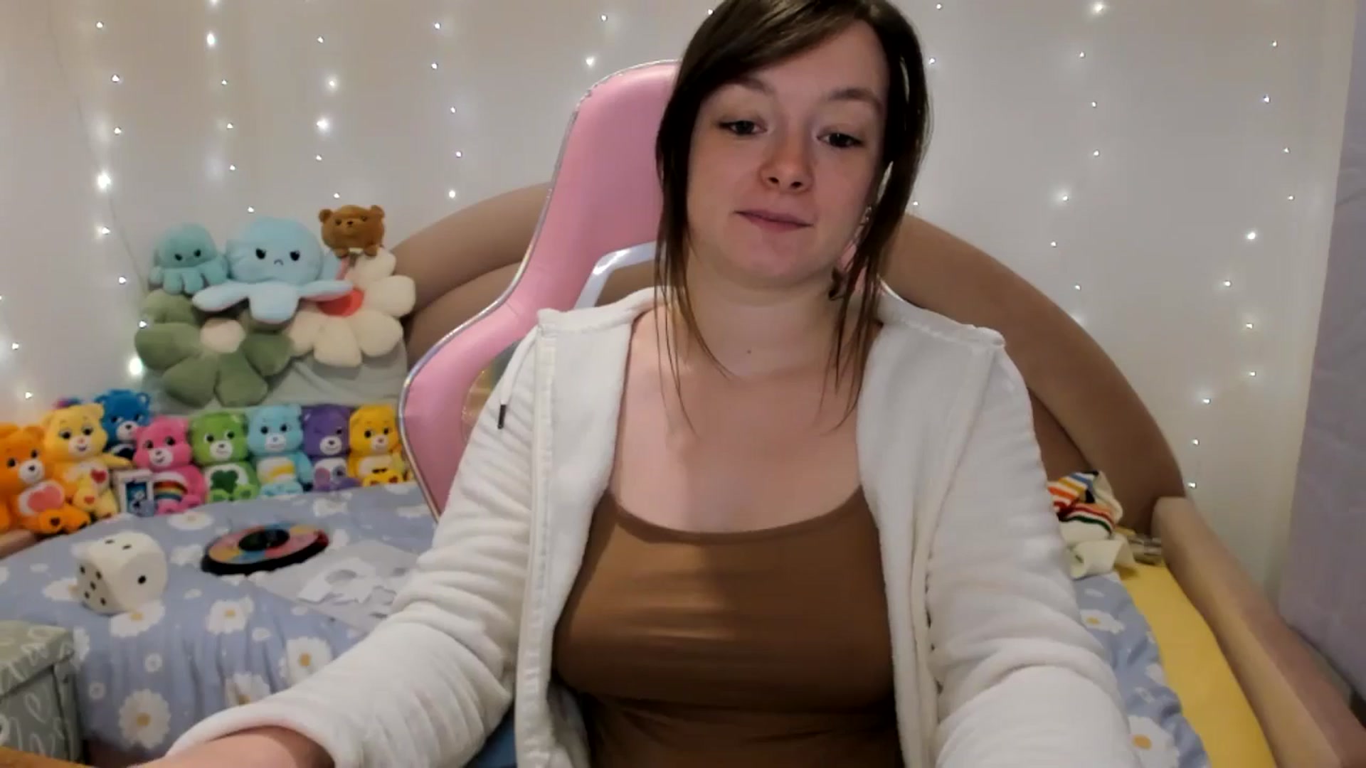 Gallery image thumbnail from JessieBear_'s myfreecams stream on, 11/08/2024, 17:59 image 9 of 20
