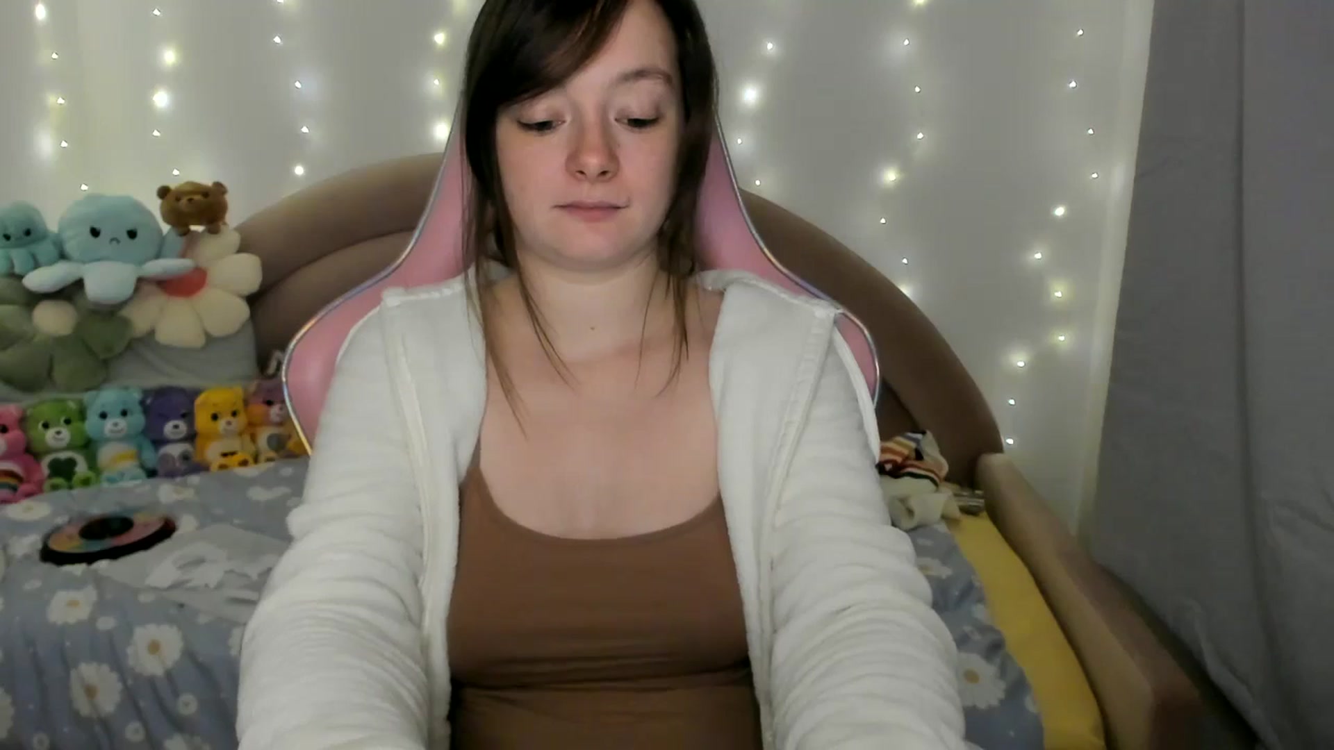 Gallery image thumbnail from JessieBear_'s myfreecams stream on, 11/08/2024, 17:59 image 14 of 20