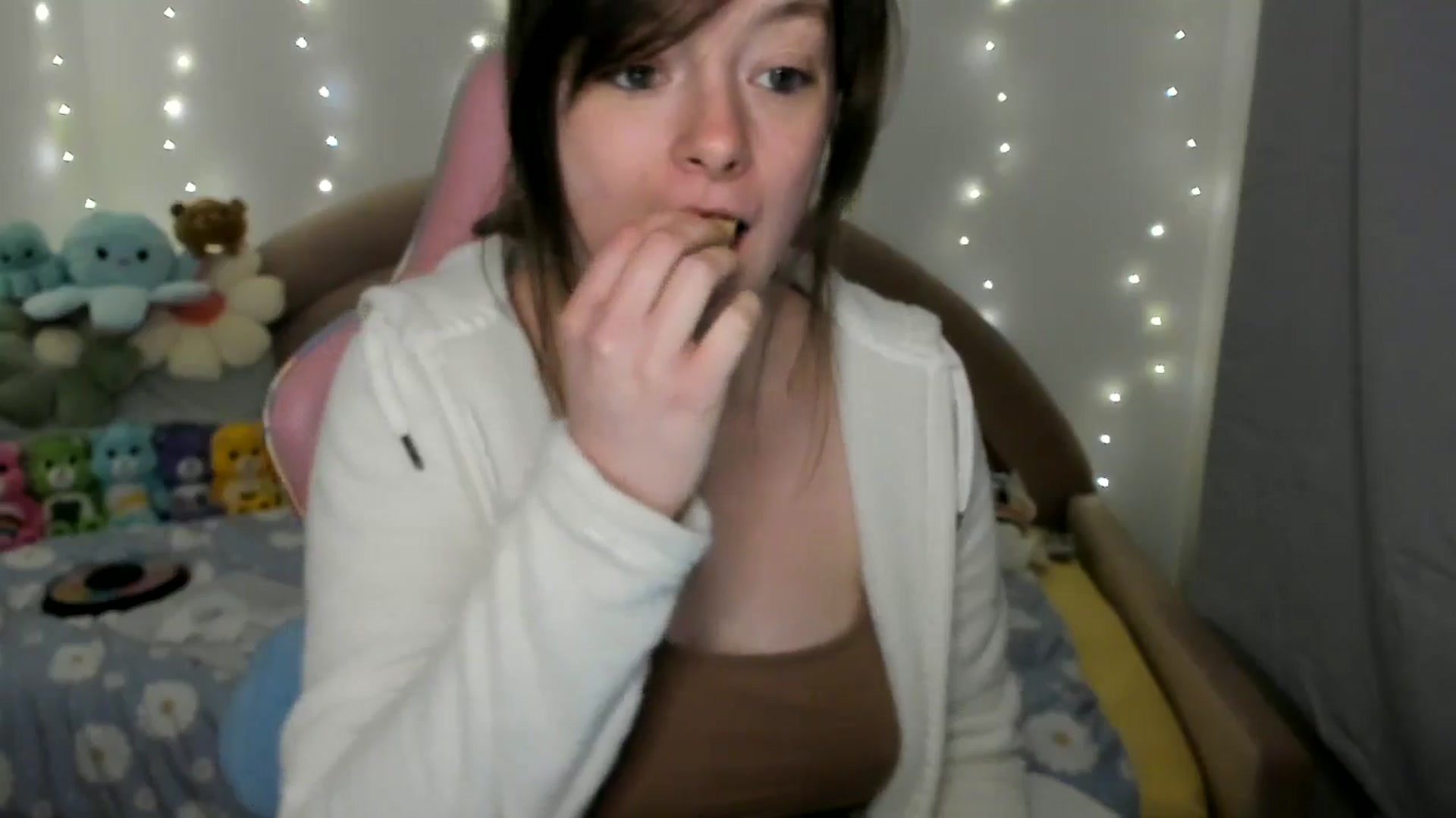 Gallery image thumbnail from JessieBear_'s myfreecams stream on, 11/08/2024, 17:59 image 15 of 20