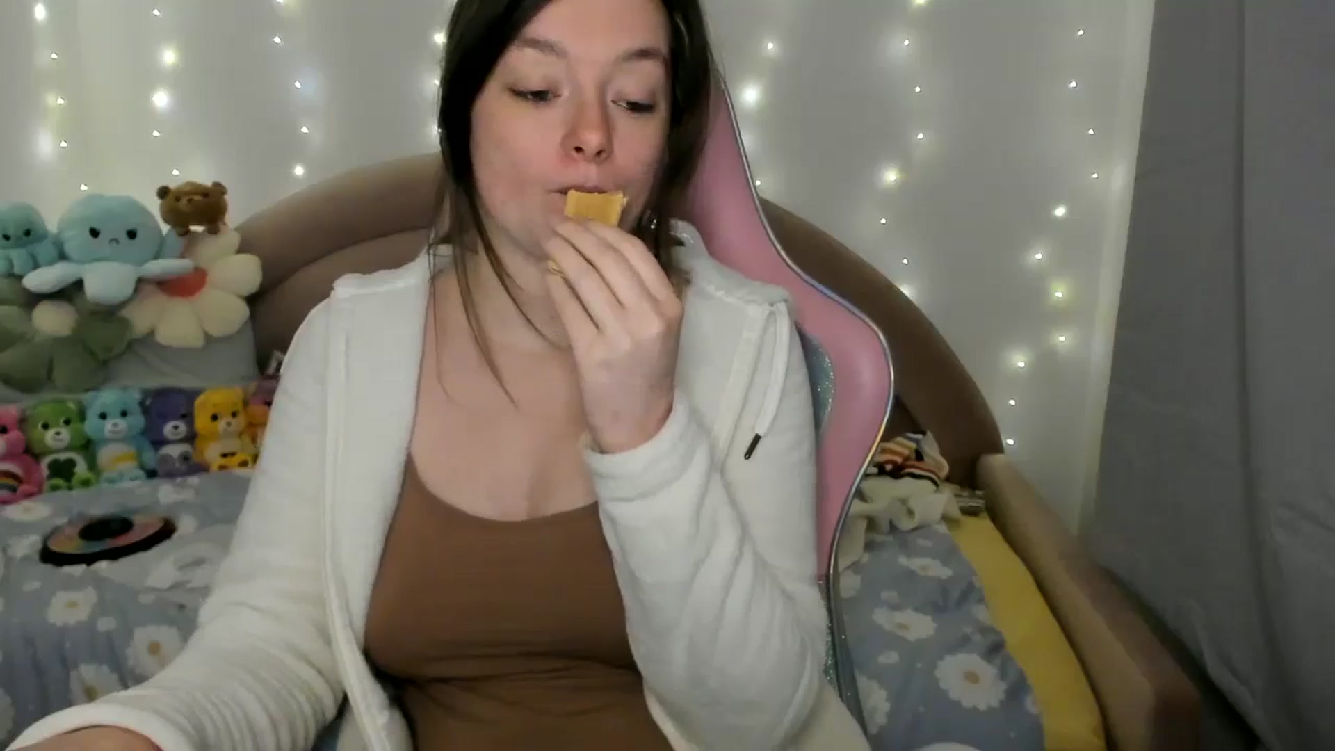 Gallery image thumbnail from JessieBear_'s myfreecams stream on, 11/08/2024, 17:59 image 17 of 20