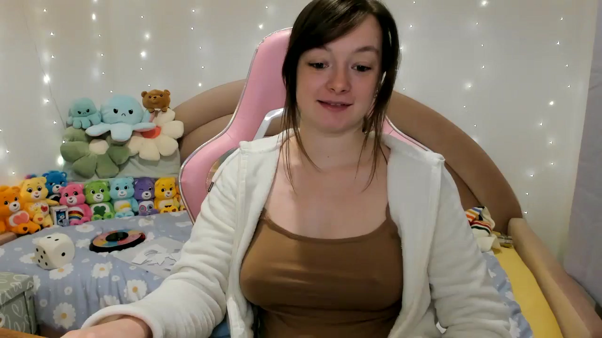 Gallery image thumbnail from JessieBear_'s myfreecams stream on, 11/08/2024, 17:59 image 10 of 20