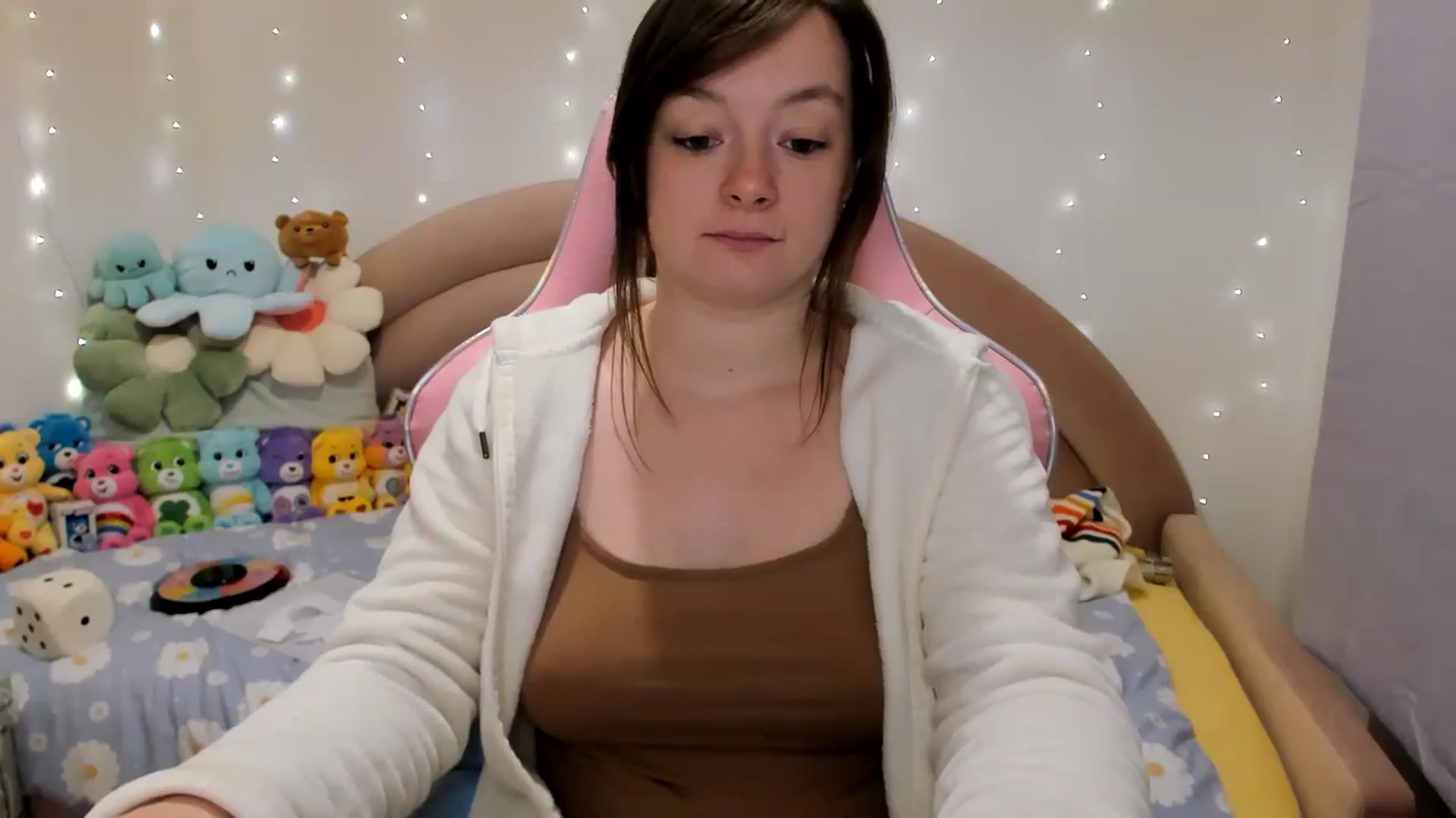 Gallery image thumbnail from JessieBear_'s myfreecams stream on, 11/08/2024, 17:59 image 4 of 20