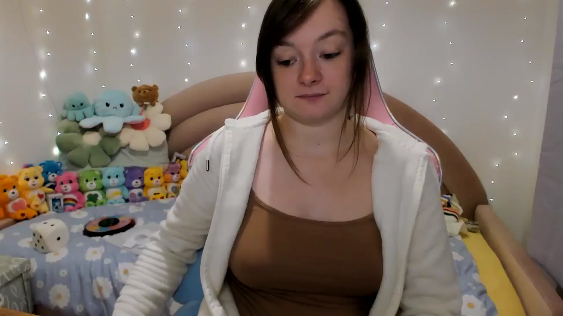 Gallery image thumbnail from JessieBear_'s myfreecams stream on, 11/08/2024, 17:59 image 6 of 20