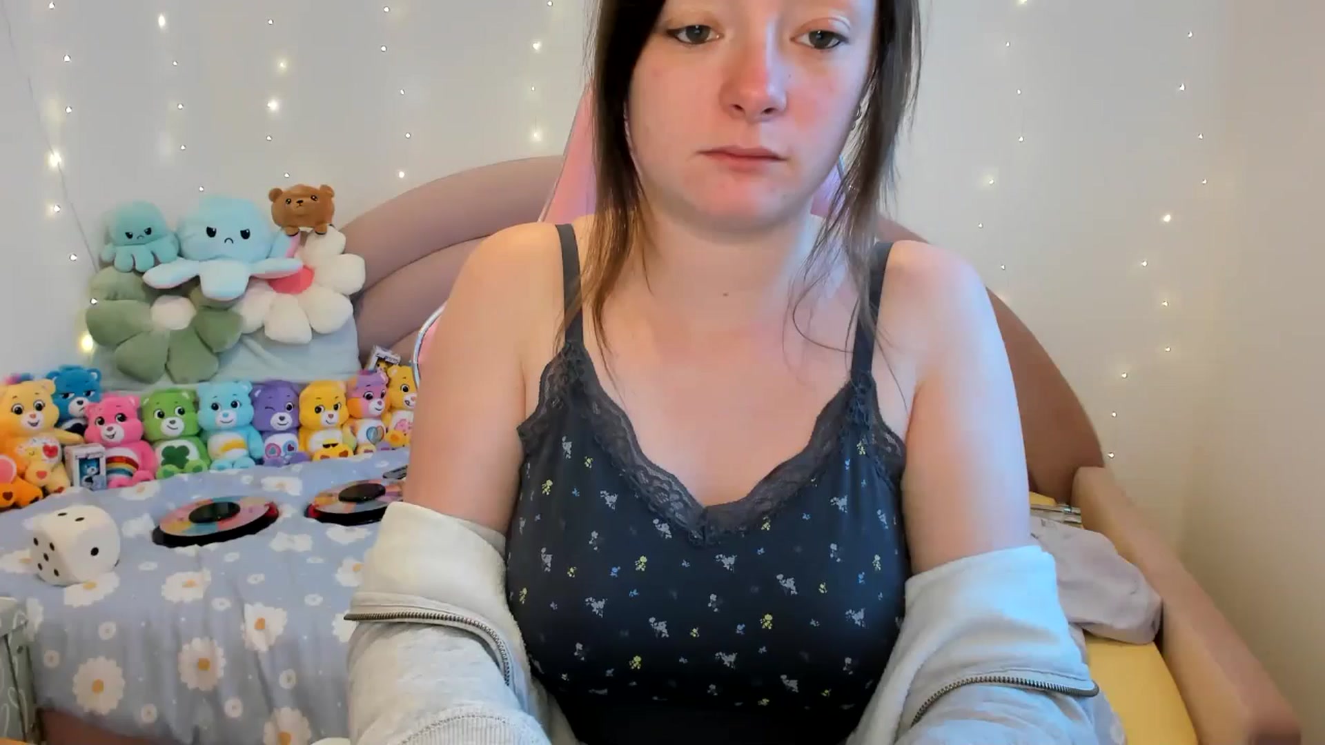 Gallery image thumbnail from JessieBear_'s myfreecams stream on, 11/11/2024, 16:24 image 7 of 20