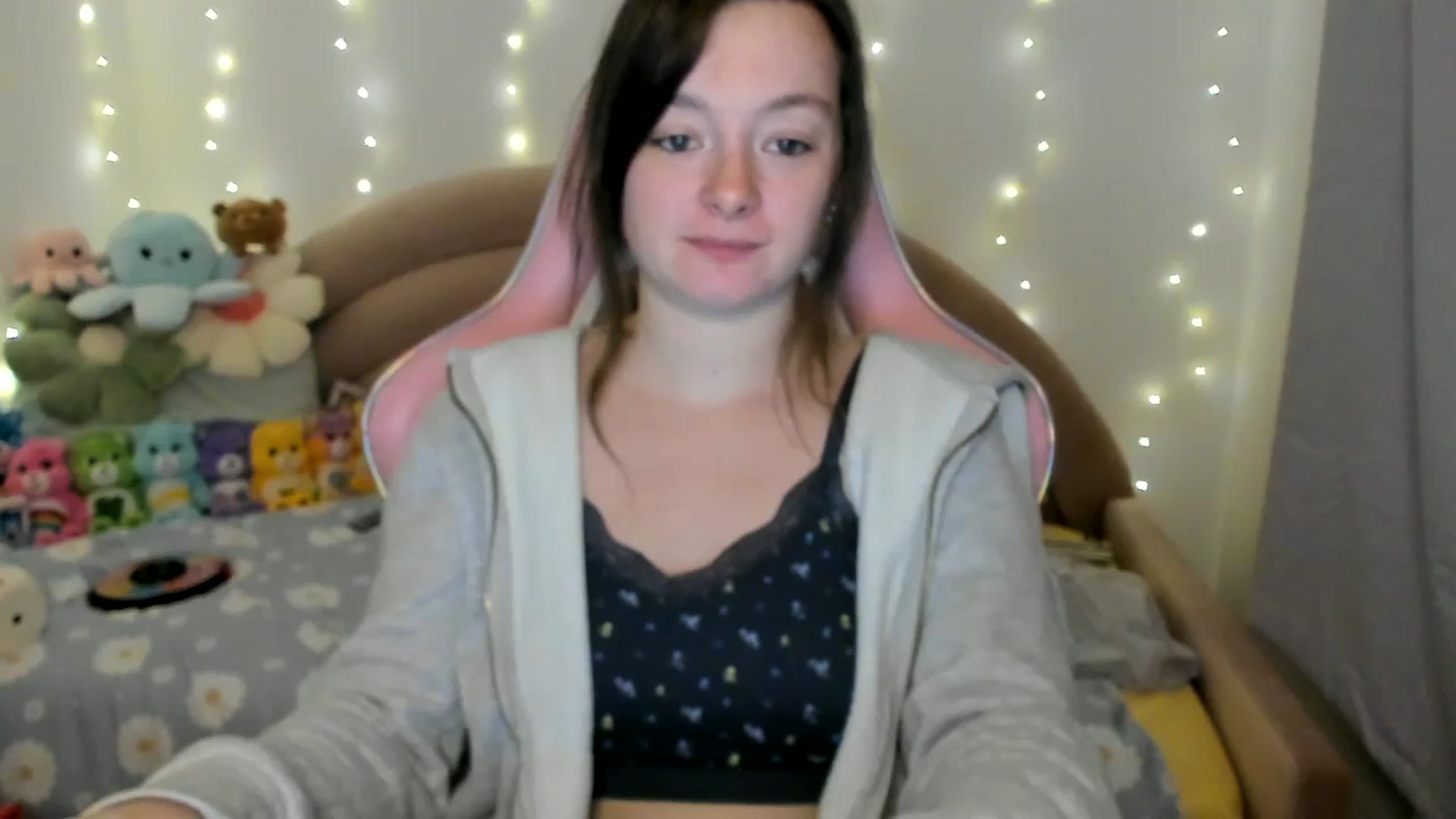 Gallery image thumbnail from JessieBear_'s myfreecams stream on, 11/11/2024, 18:03 image 10 of 20