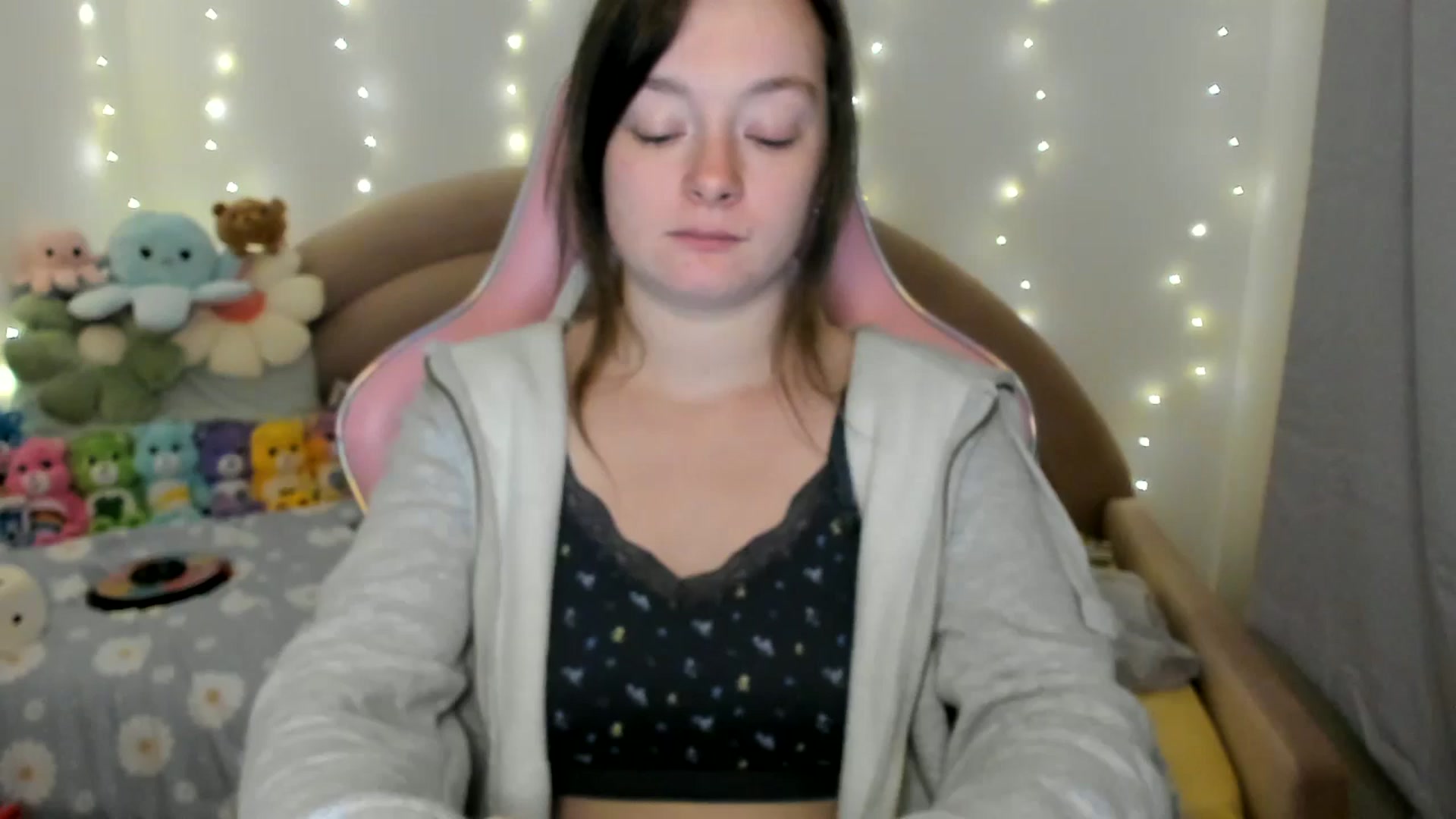 Gallery image thumbnail from JessieBear_'s myfreecams stream on, 11/11/2024, 18:03 image 9 of 20