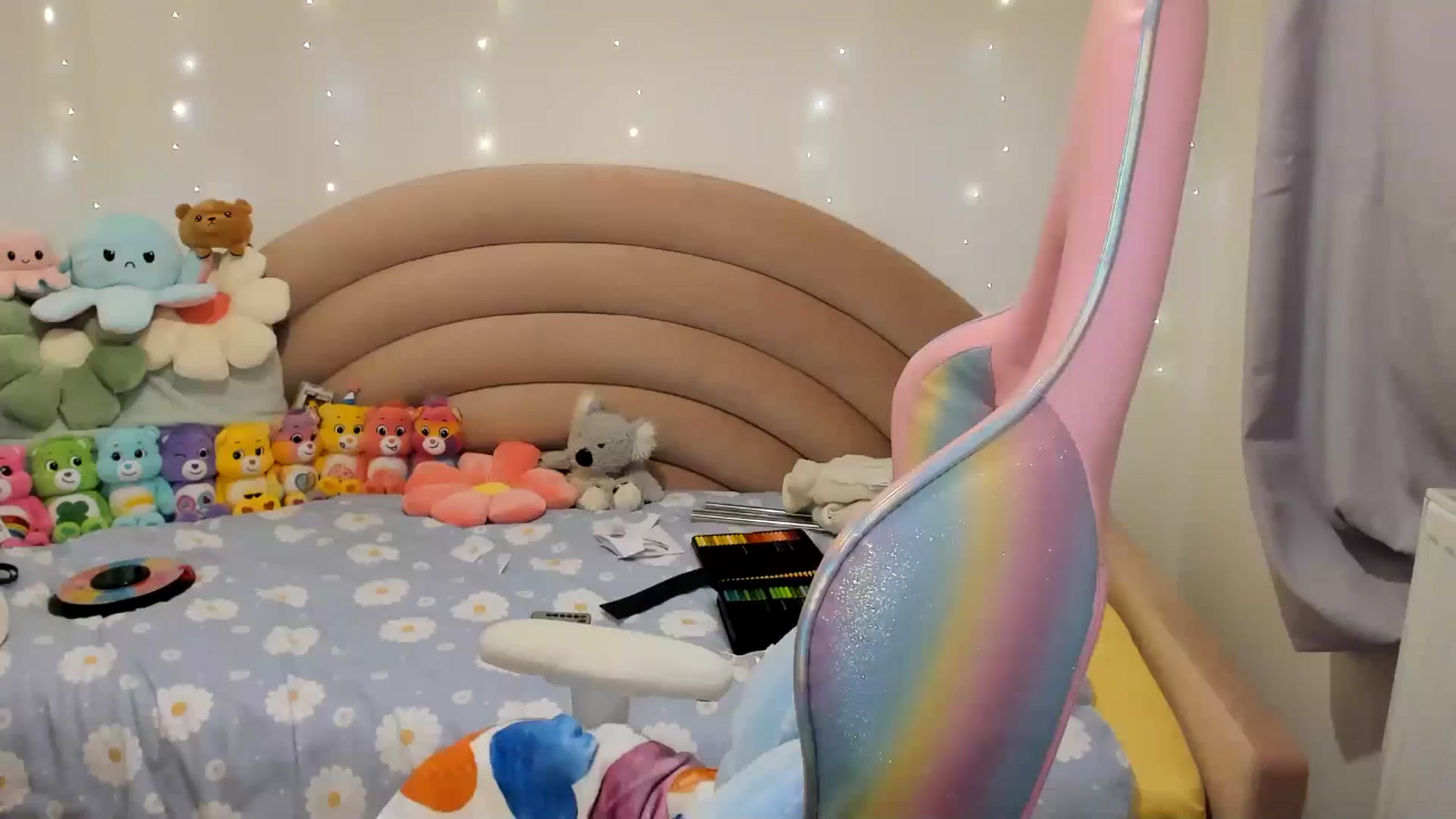 Gallery image thumbnail from JessieBear_'s myfreecams stream on, 11/12/2024, 16:52 image 14 of 20